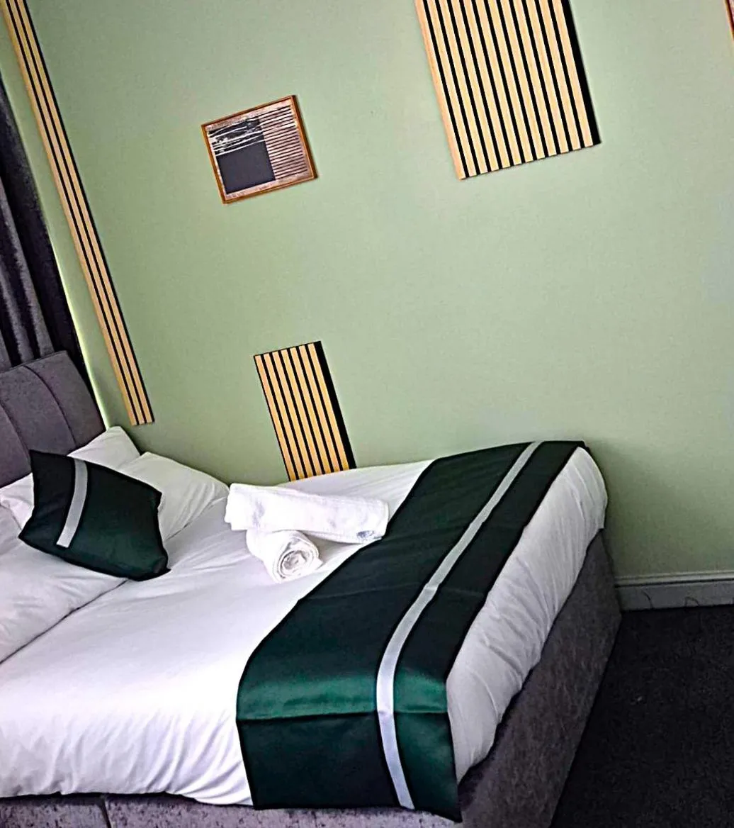 Quadruple Room in Hotel 105