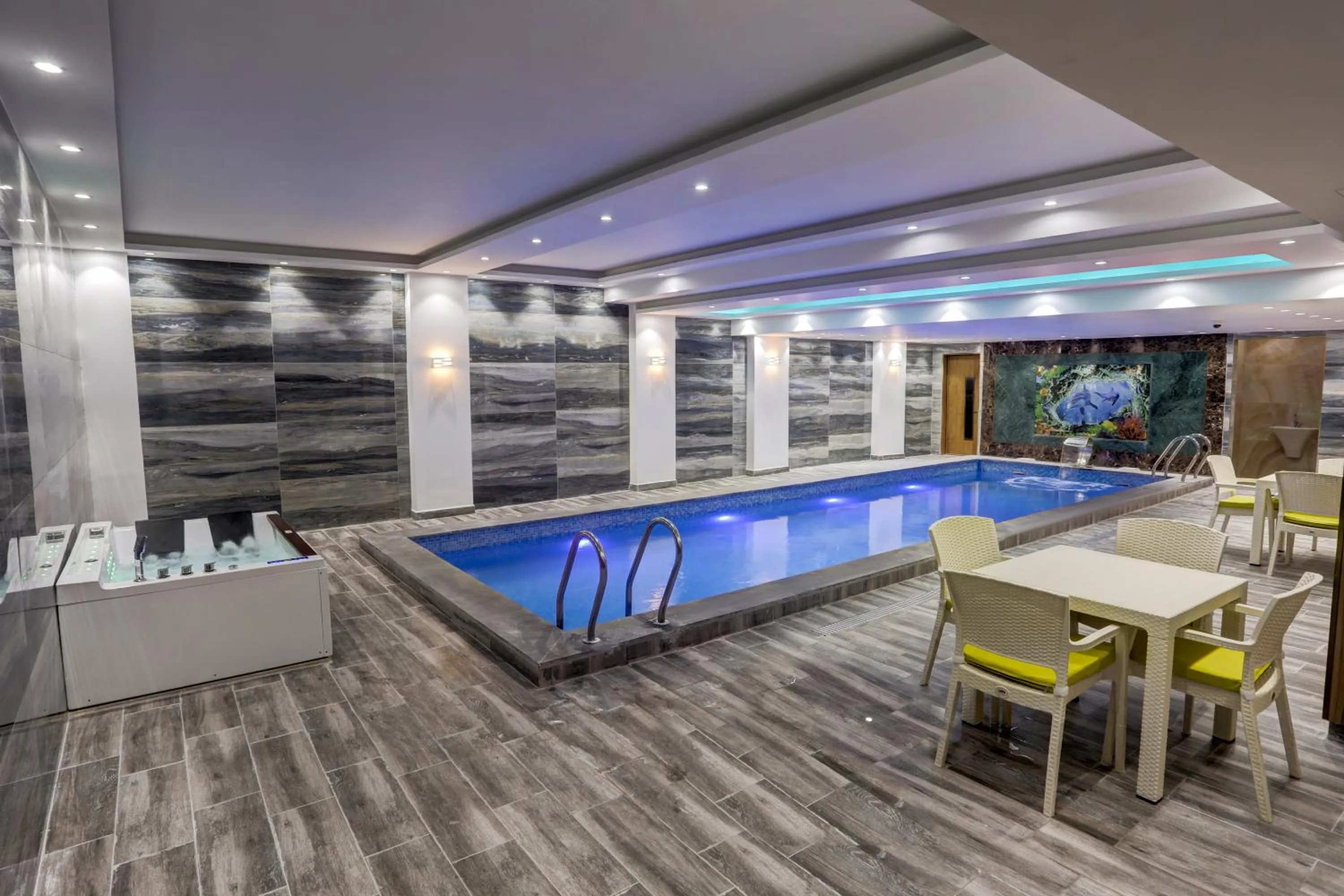 Swimming pool in Turquoise Hotel