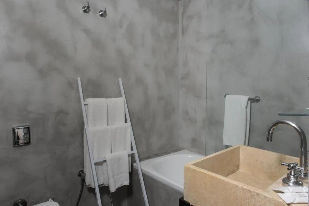 Bathroom in Rochester Hotel Classic