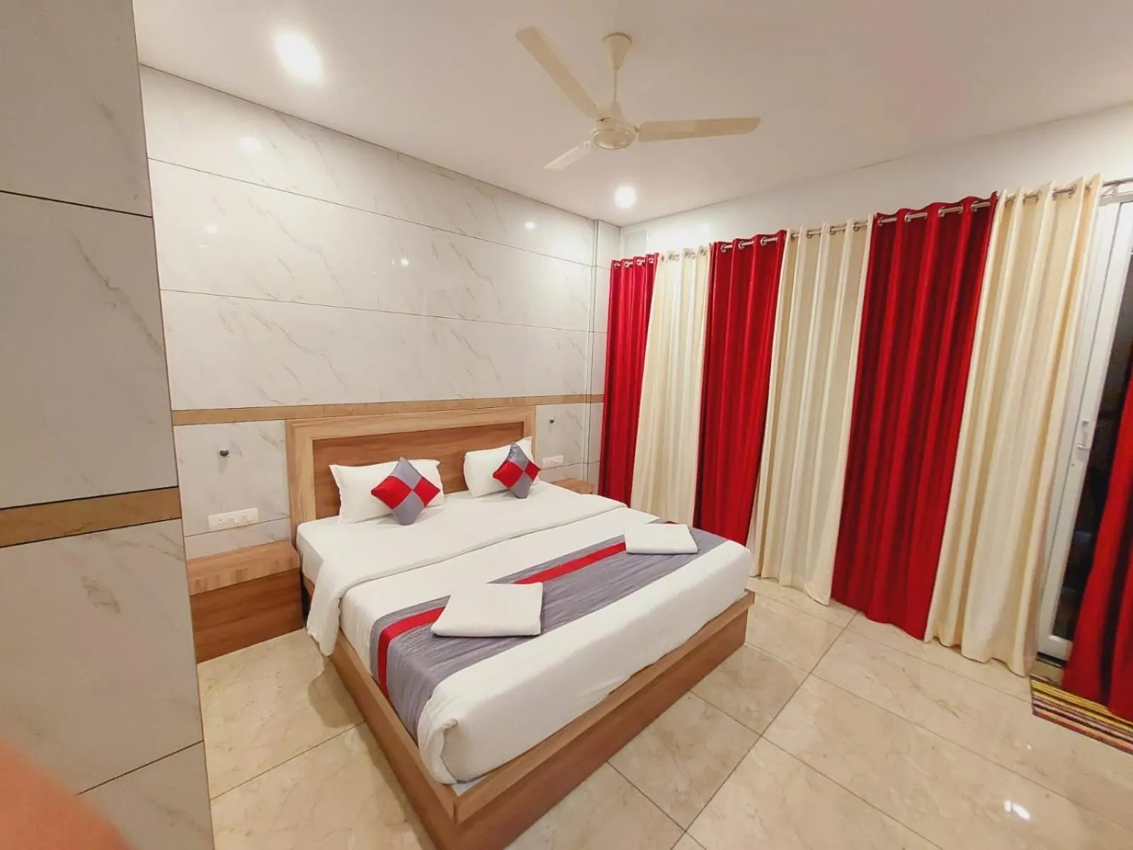 Photo of the whole room, Bed in Mistica Munnar