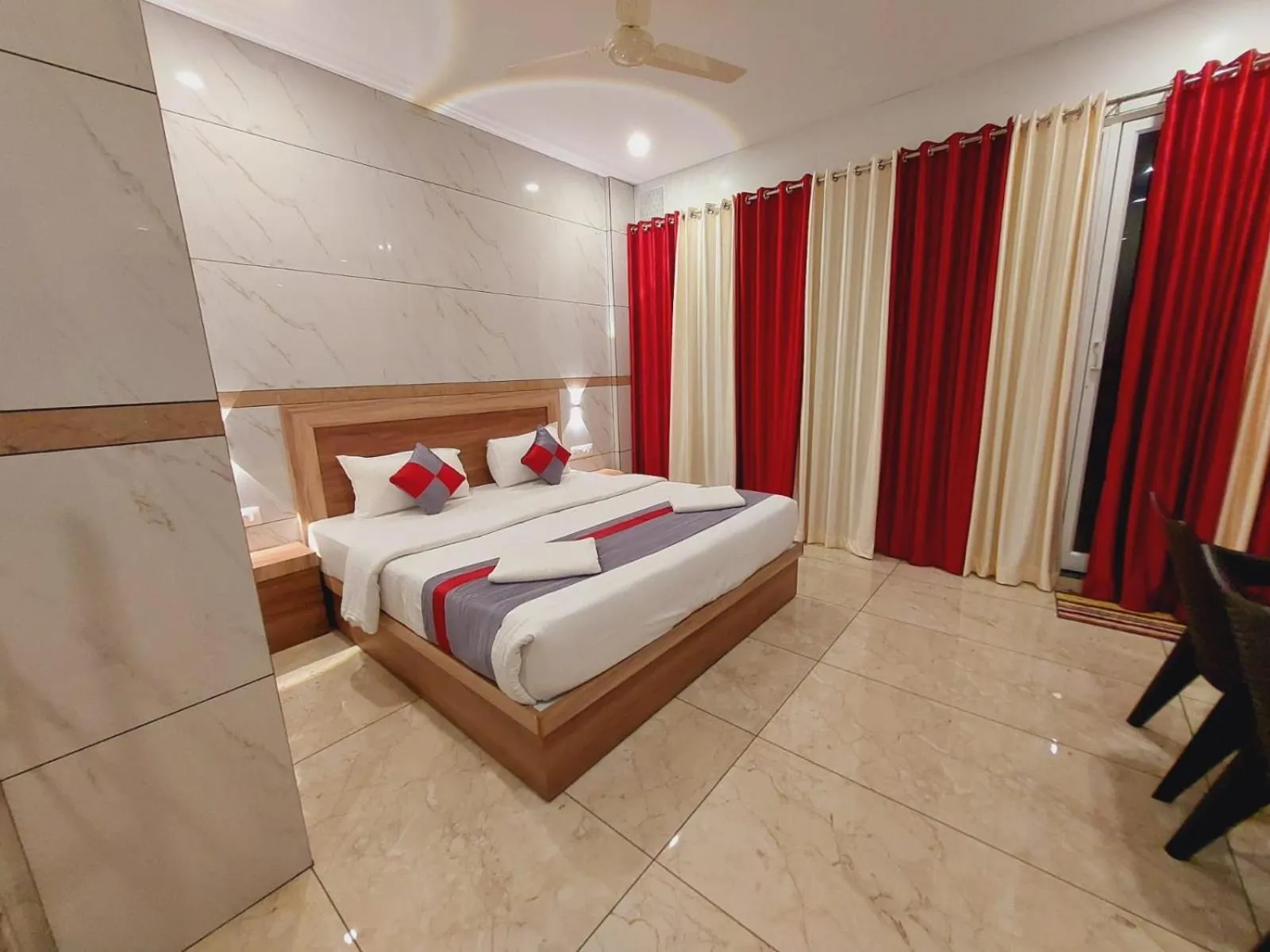 Photo of the whole room, Bed in Mistica Munnar
