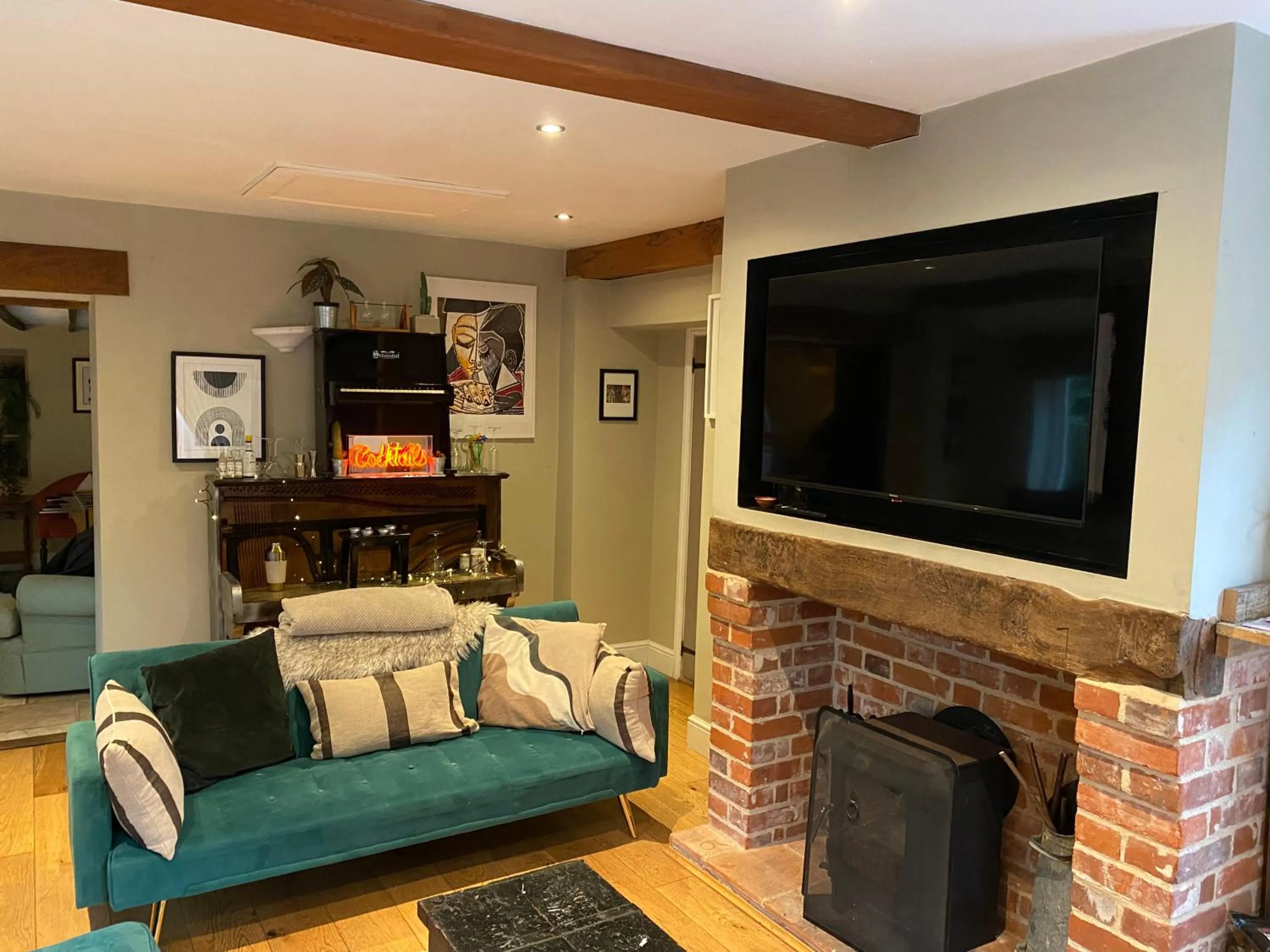 Communal lounge/ TV room in Stone Cottage