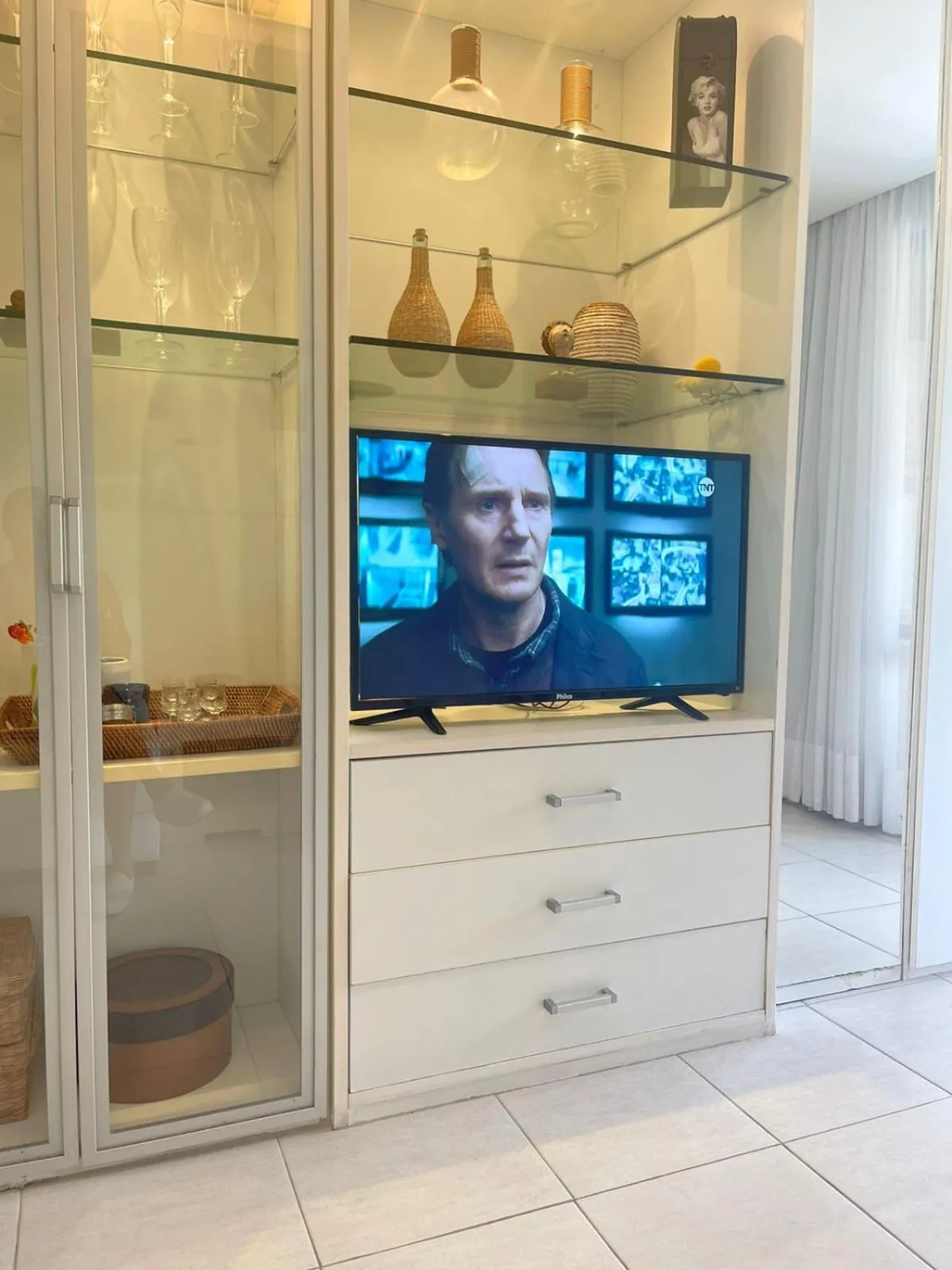 Communal lounge/ TV room in Flat NANNAI RESIDENCE