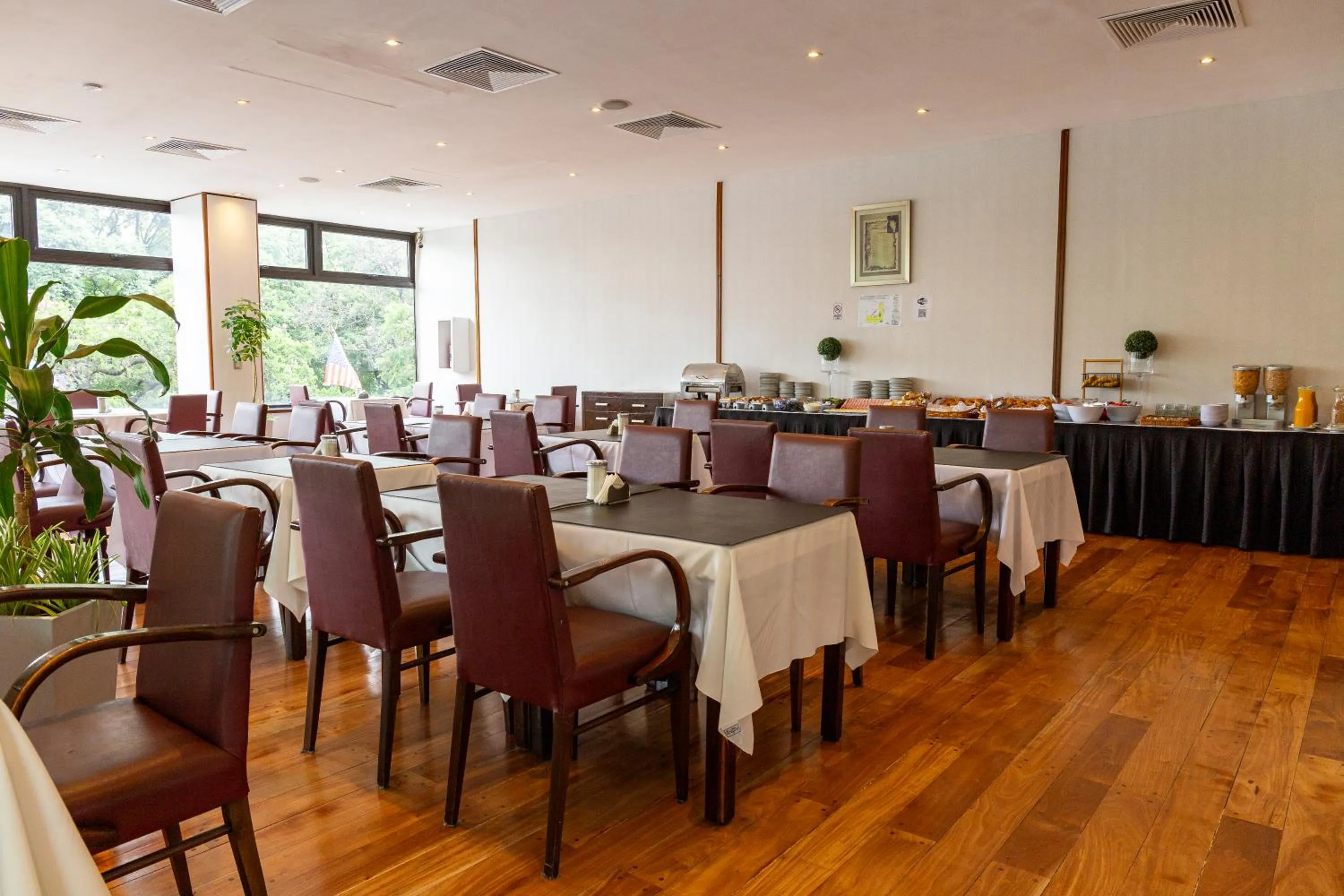 Restaurant/places to eat in Hotel Conte