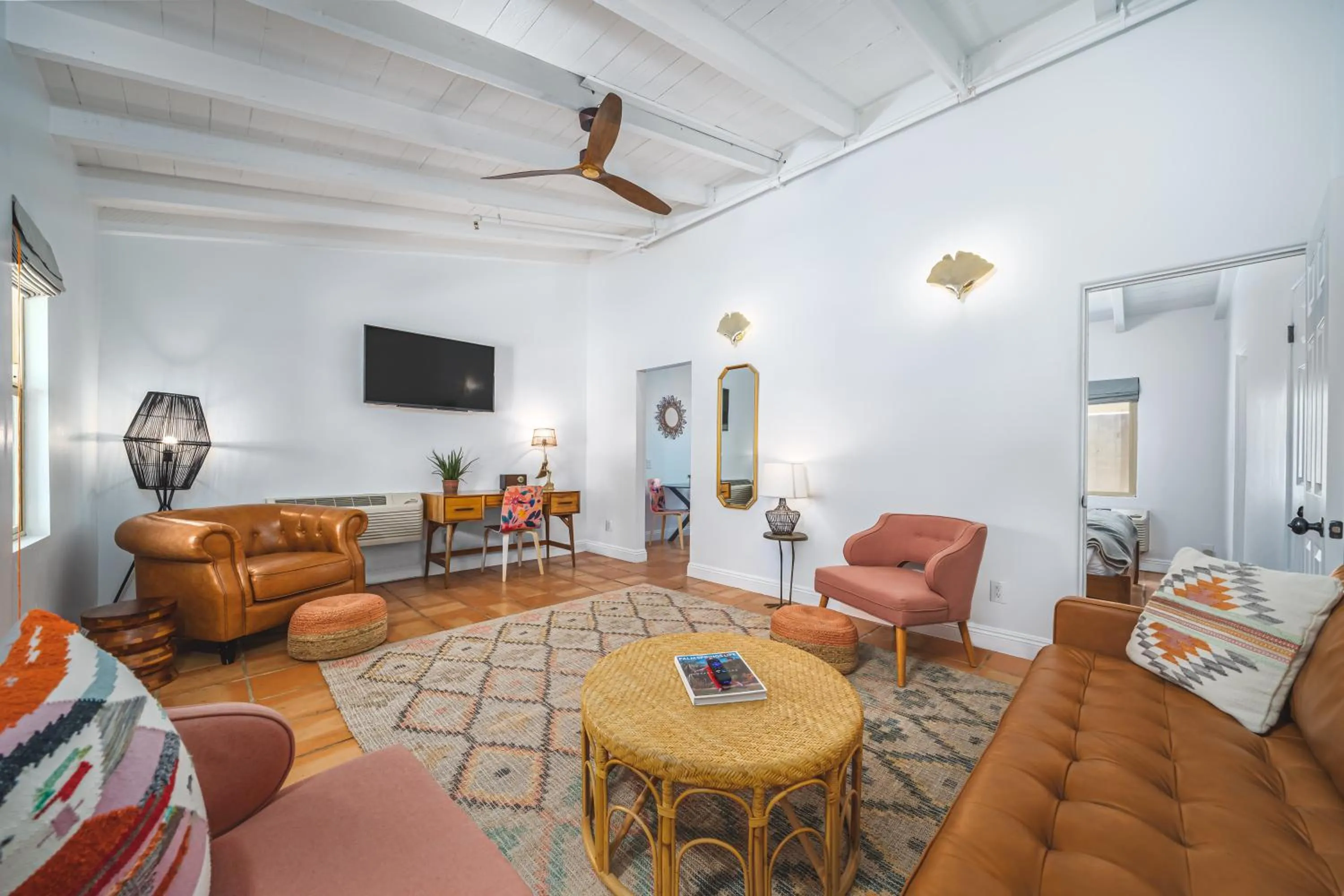 Living room in Fleur Noire Hotel - 21 and Over