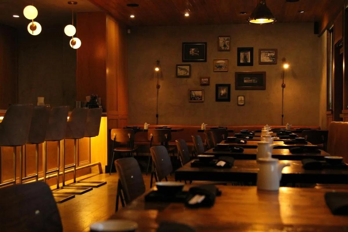 Restaurant/places to eat in Fleur Noire Hotel - 21 and Over