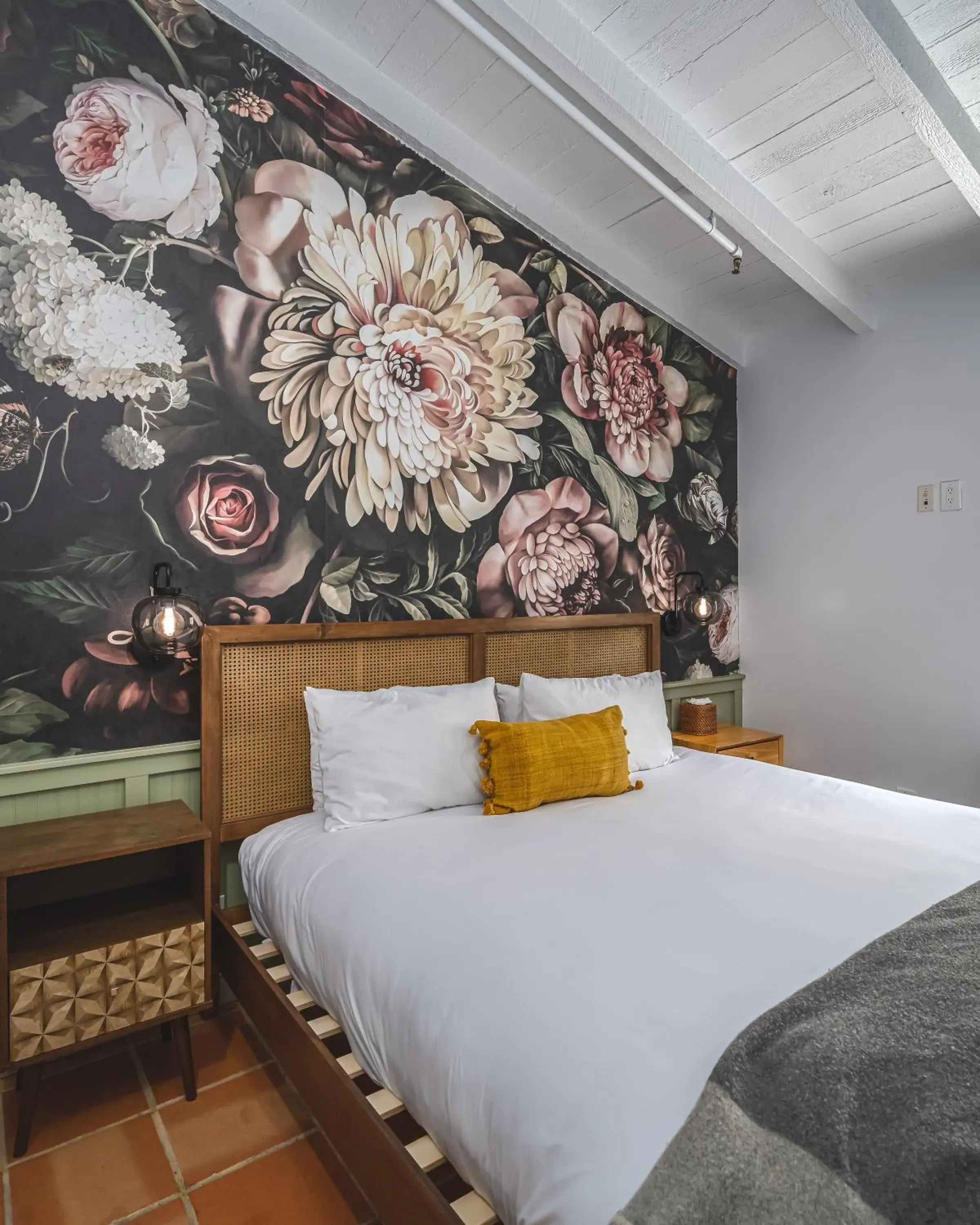 Signature One Bedroom Queen Suite in Fleur Noire Hotel - 21 and Over Signature One Bedroom Queen Suite in Fleur Noire Hotel - 21 and Over