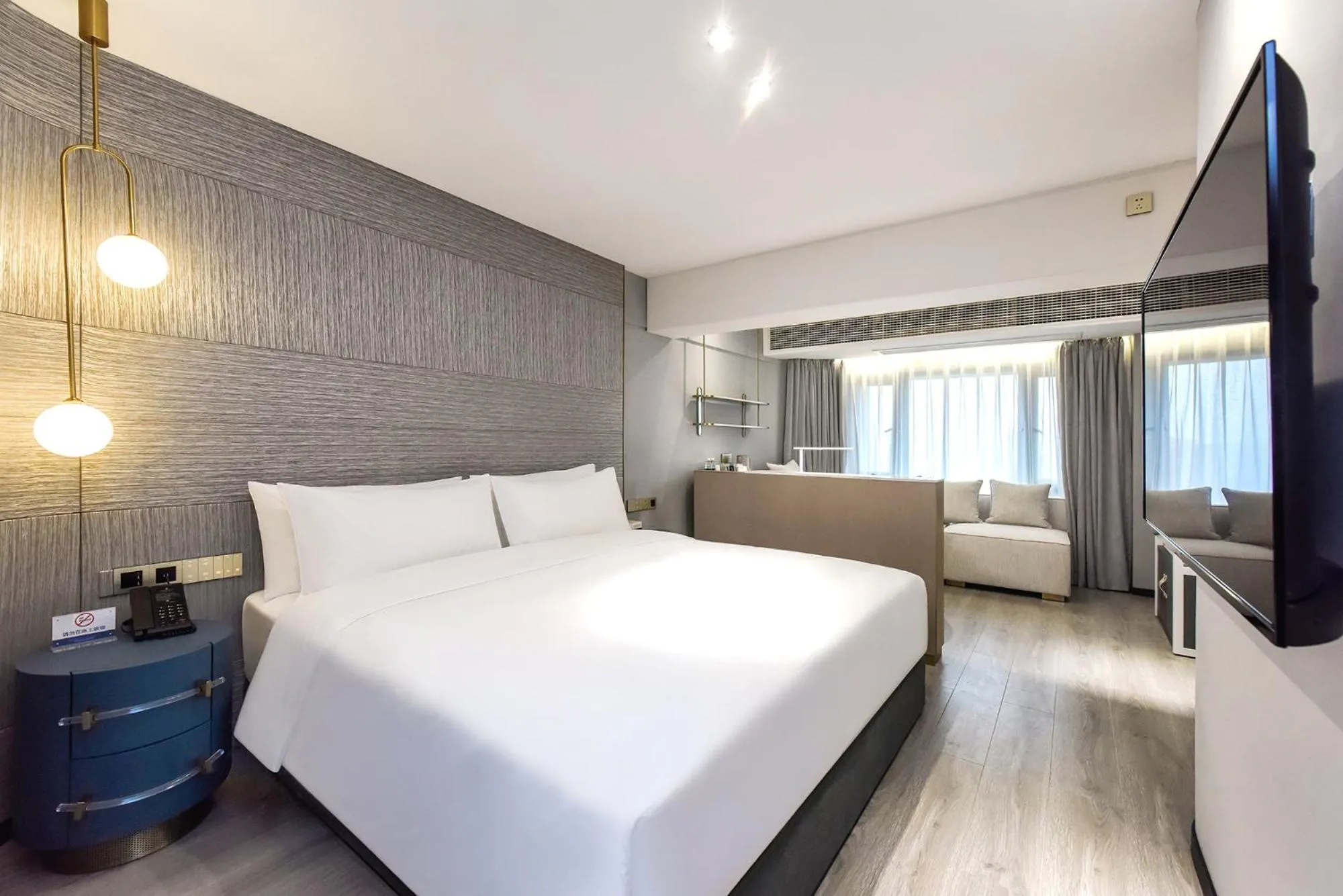 Photo of the whole room, Bed in Kuanrong Suites Hotel Liangjiang love sea shopping park