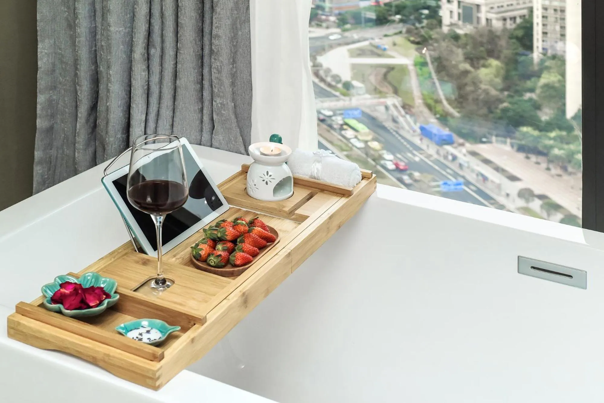 Bath in Kuanrong Suites Hotel Liangjiang love sea shopping park