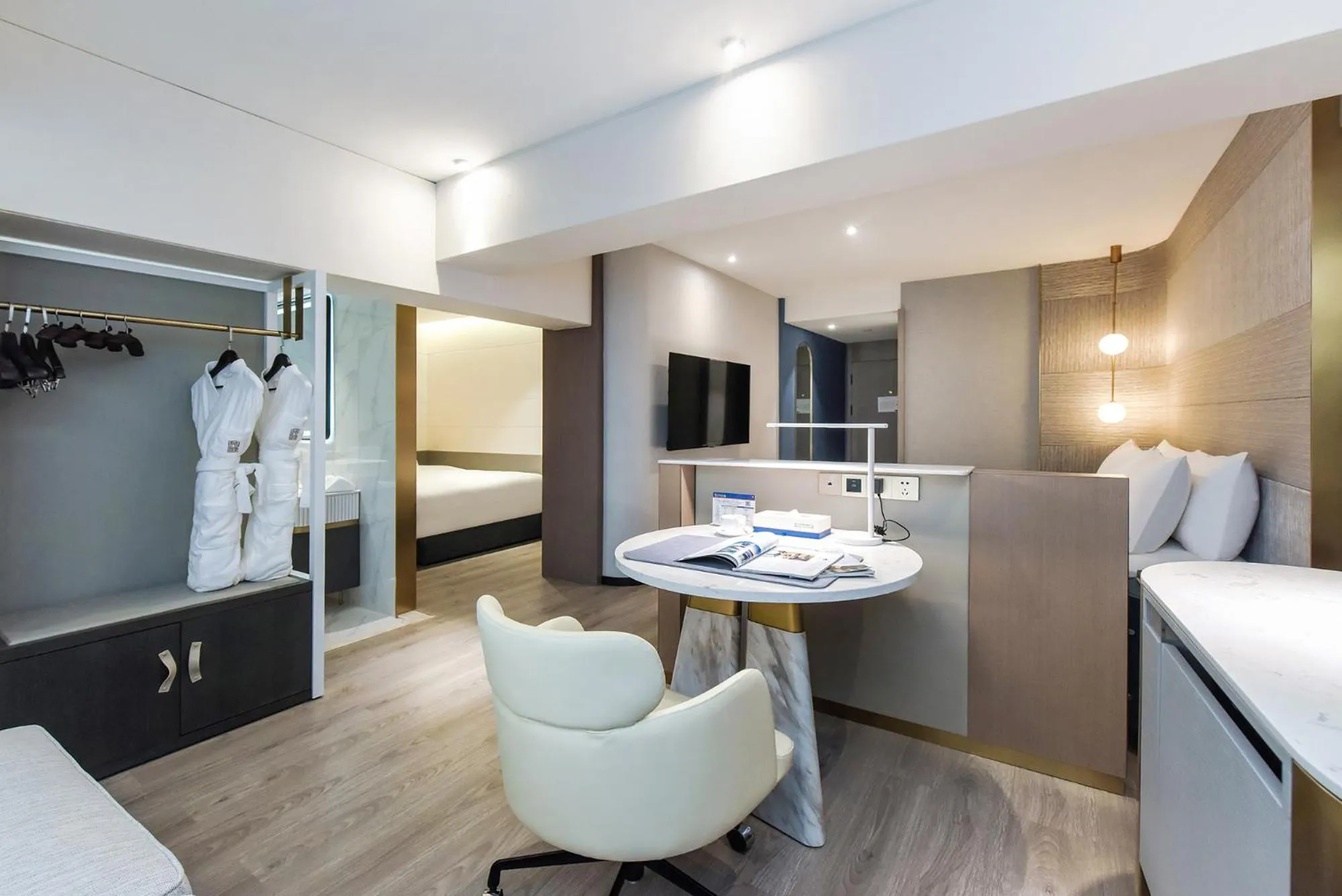 Living room, Bed in Kuanrong Suites Hotel Liangjiang love sea shopping park