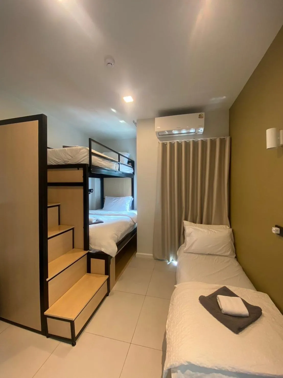 Bed in Airport one station hometel - Suvarnabhumi - SHA Extra Plus
