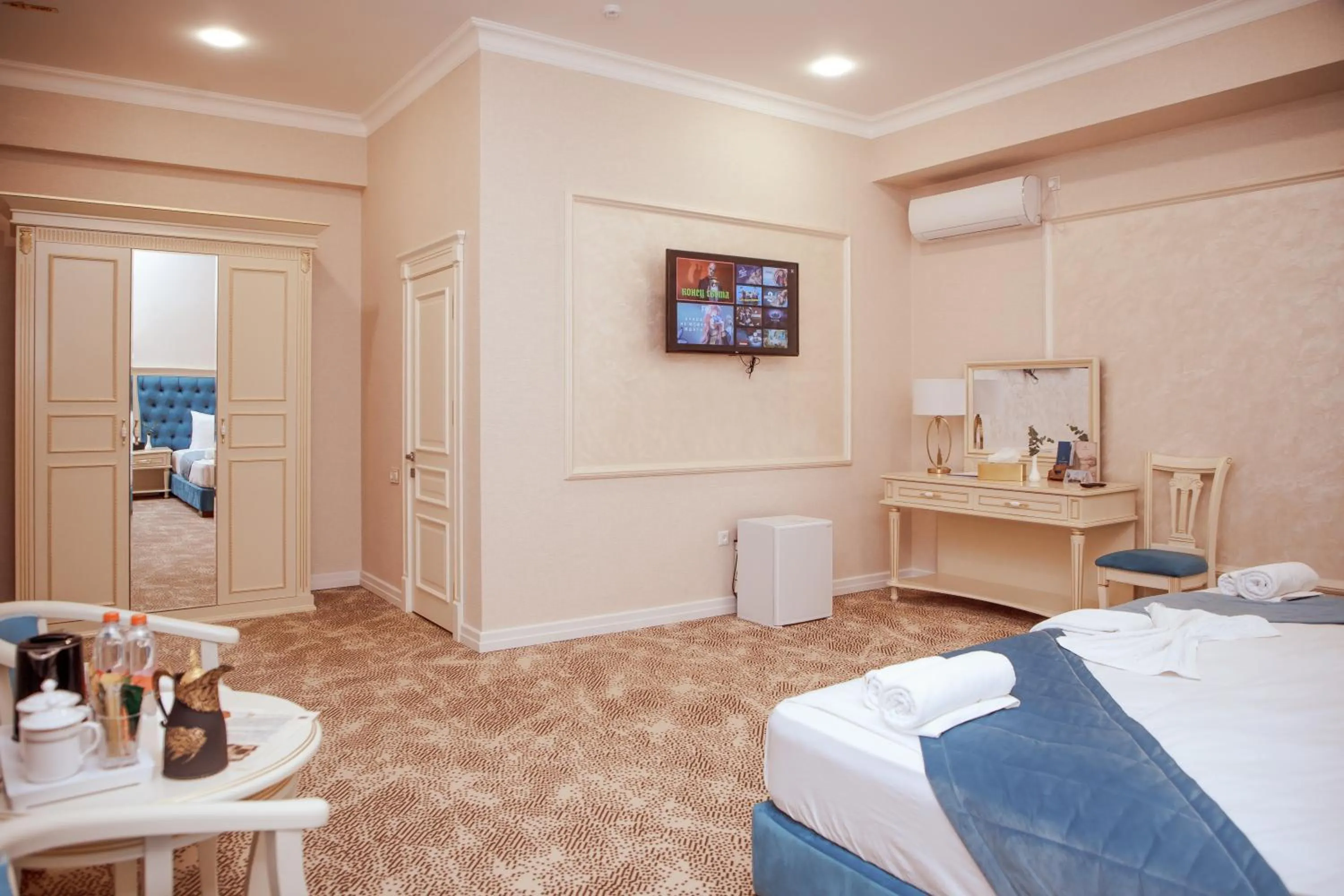 Photo of the whole room, Bed in al Madina Hotel Samarkand