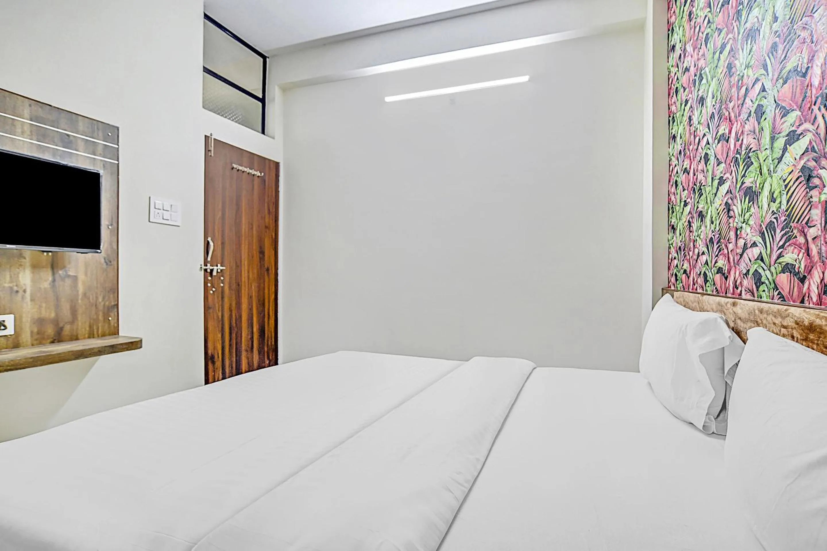 Bedroom, Bed in Super Collection O Verena