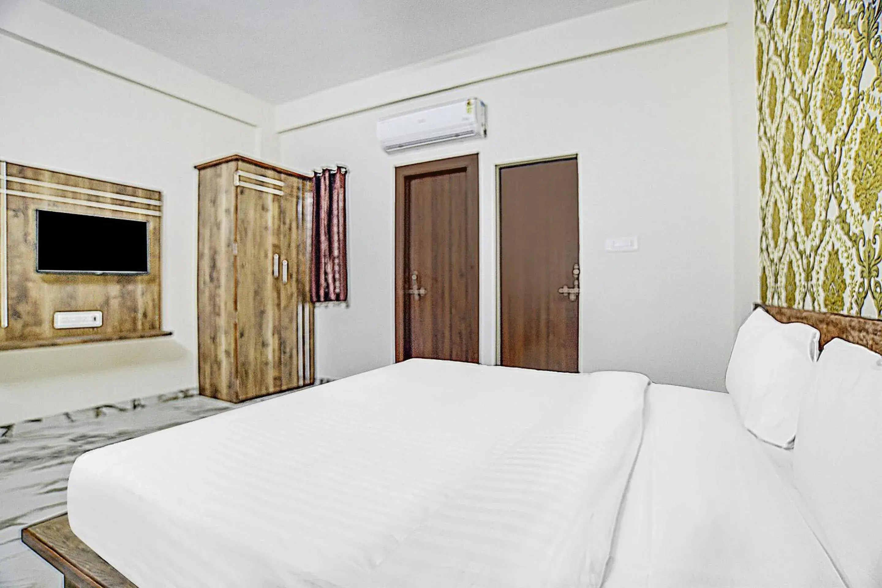 Bedroom, Bed in Collection O Verena Bedroom, Bed in Collection O Verena