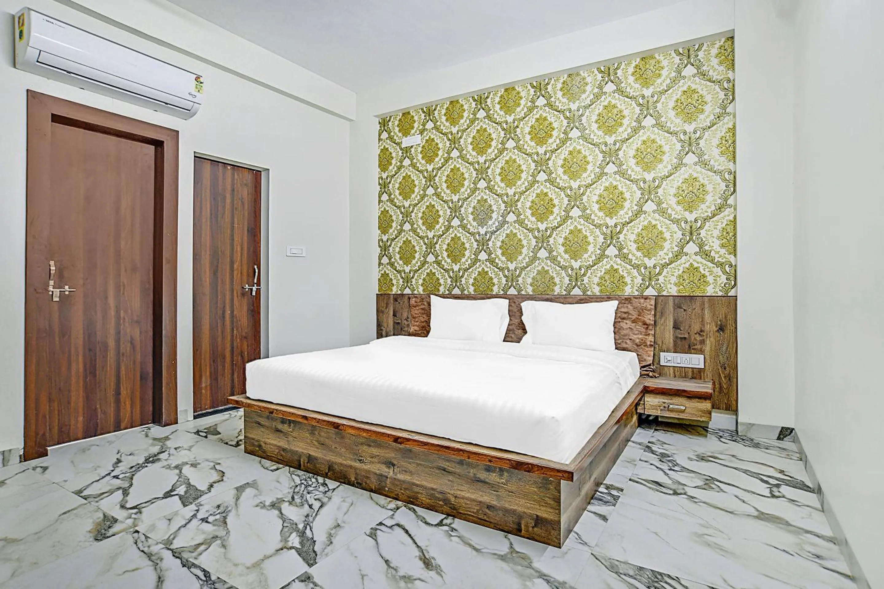 Bedroom, Bed in Super Collection O Verena