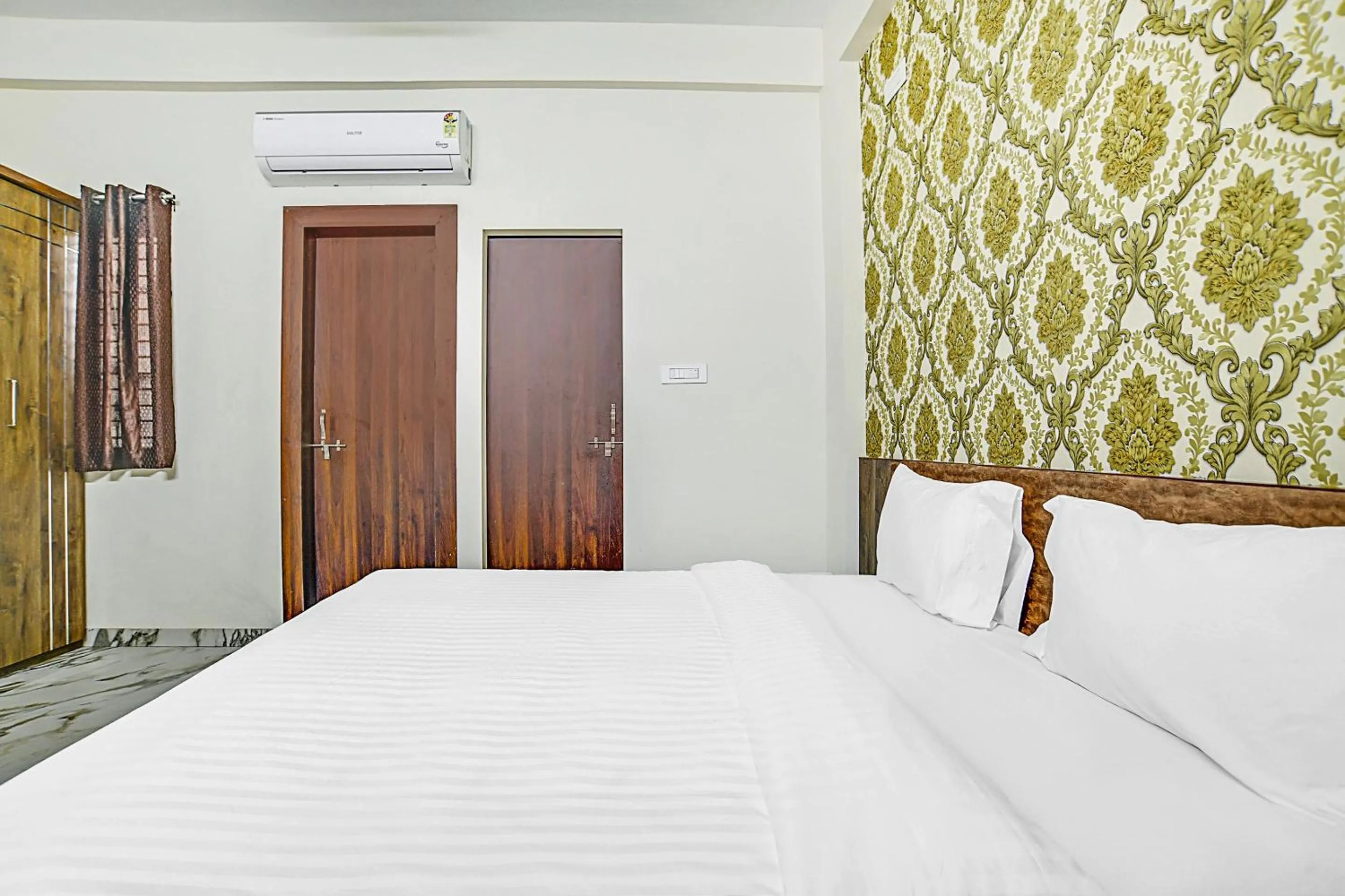 Bedroom, Bed in Collection O Verena