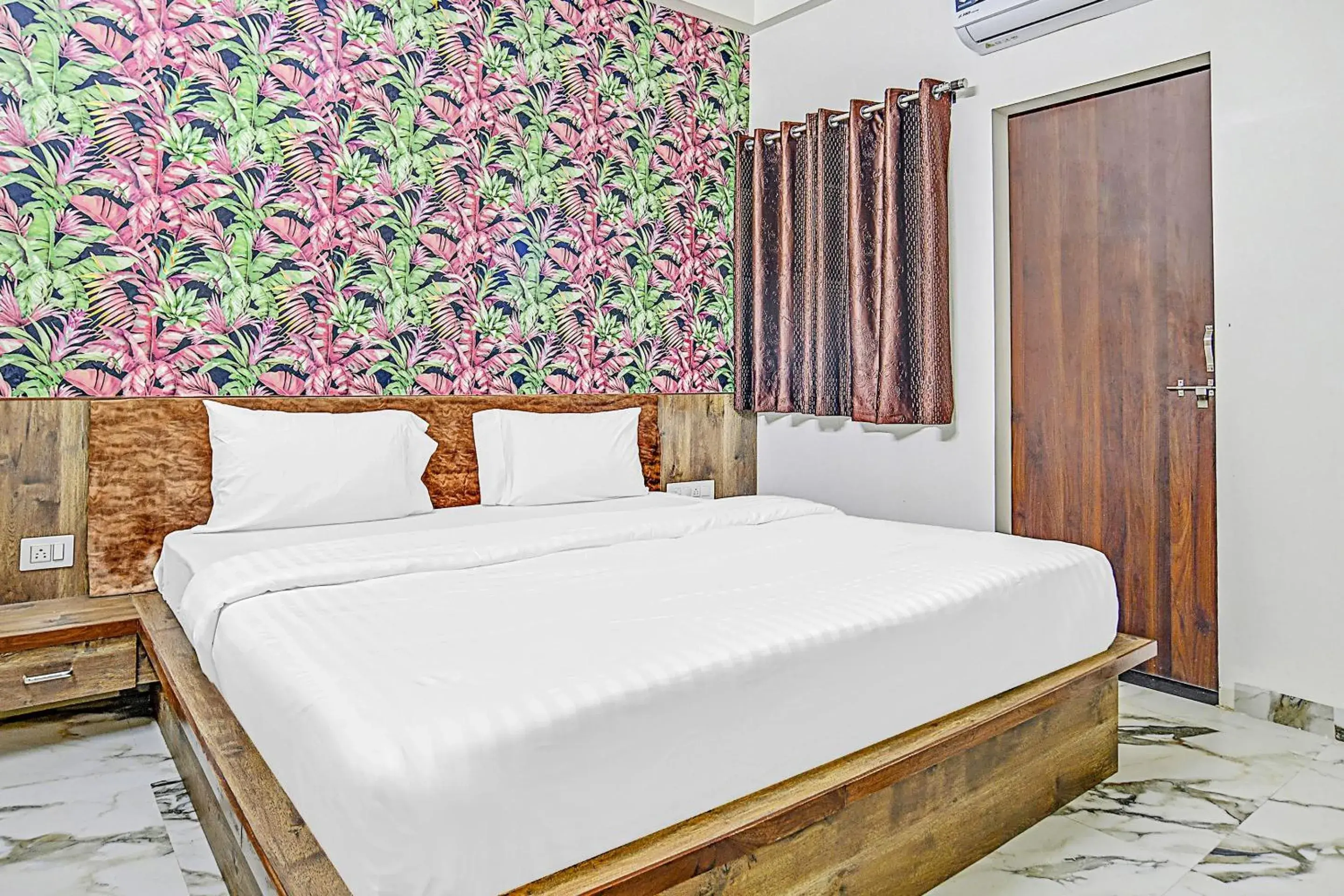 Bedroom, Bed in Collection O Verena Bedroom, Bed in Collection O Verena