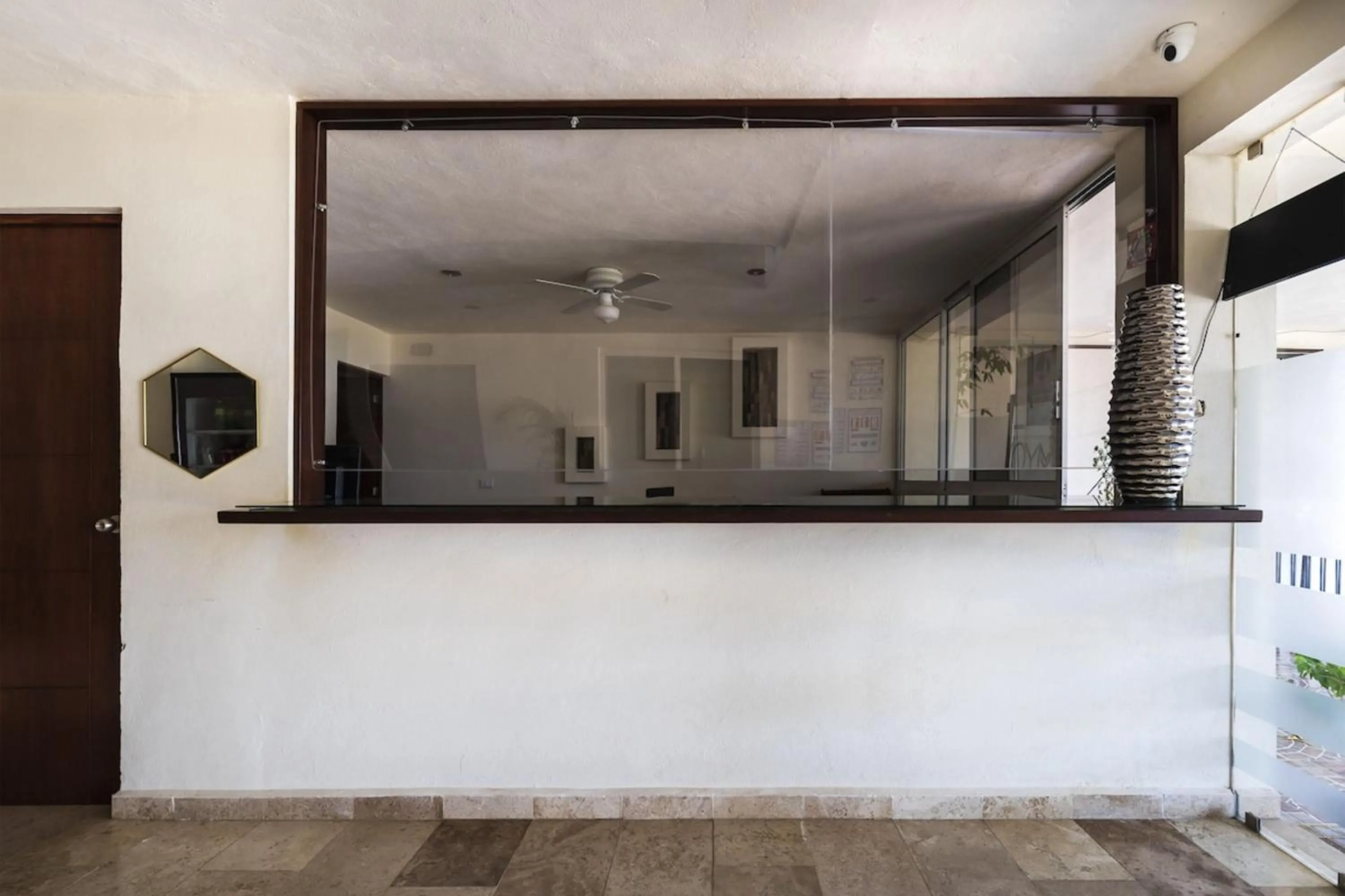 Lobby or reception in Capital O Hotel Joyma Suites, San Luis