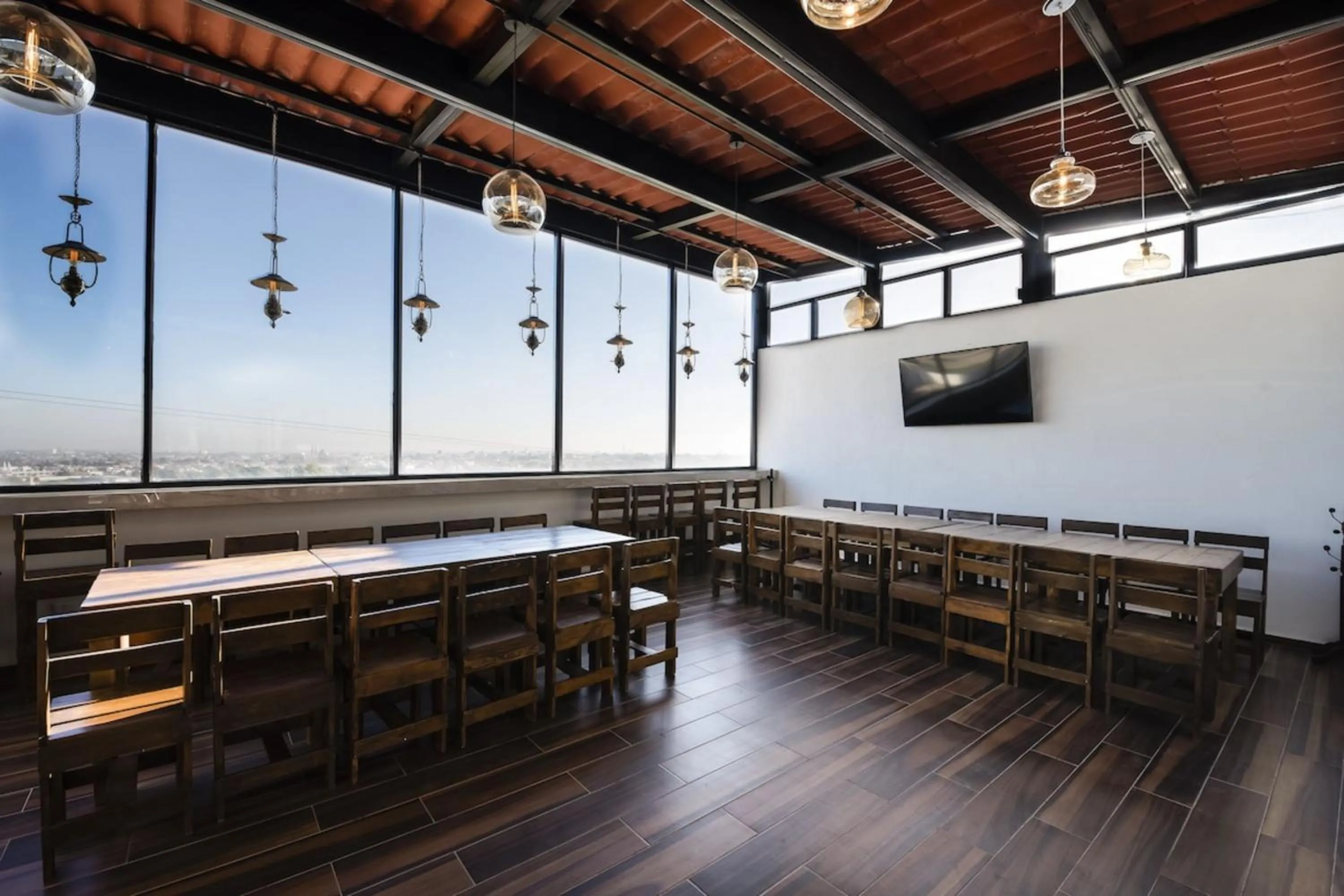 Restaurant/places to eat in Capital O Hotel Joyma Suites, San Luis