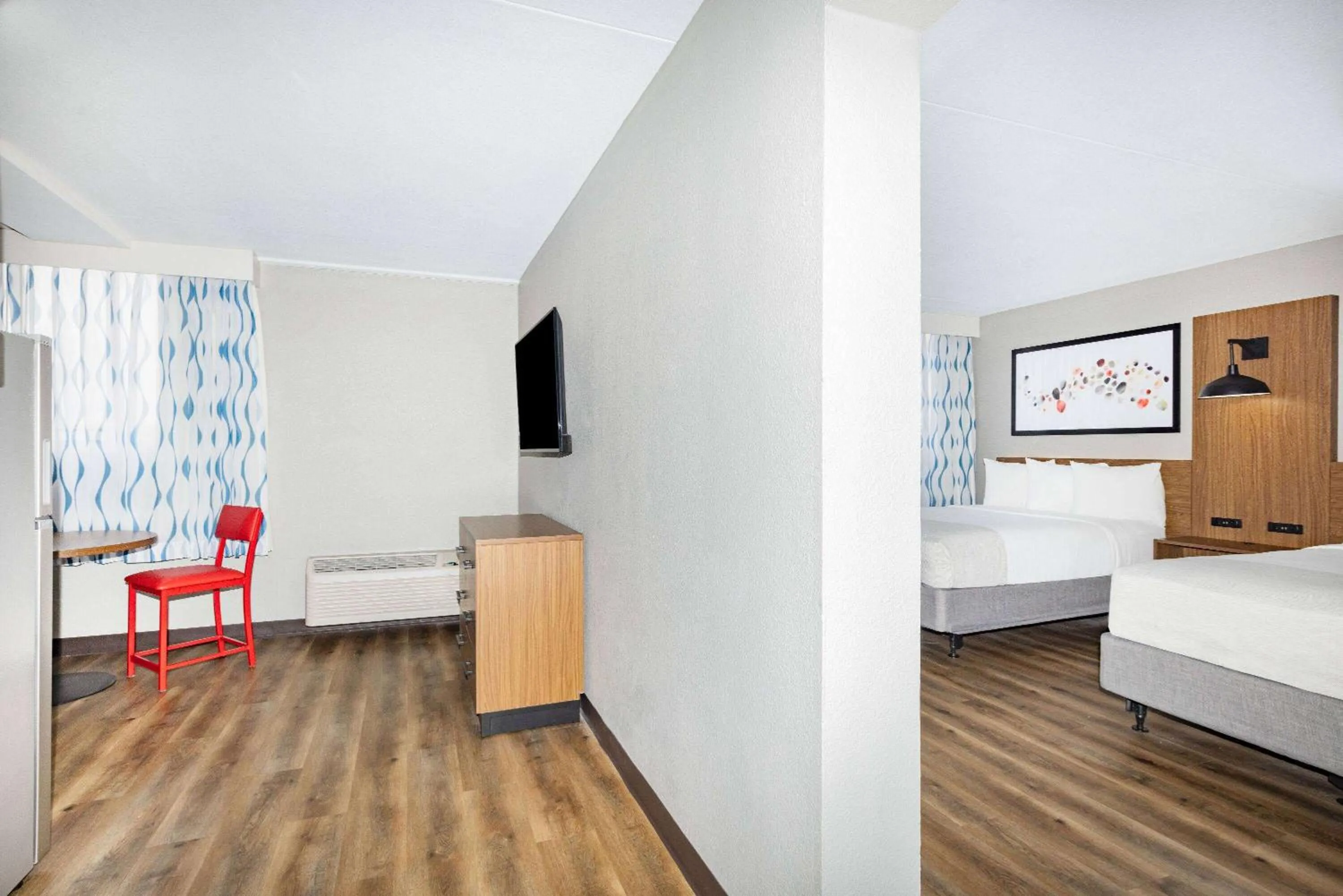 Photo of the whole room, Bed in Hawthorn Extended Stay by Wyndham Wichita Airport