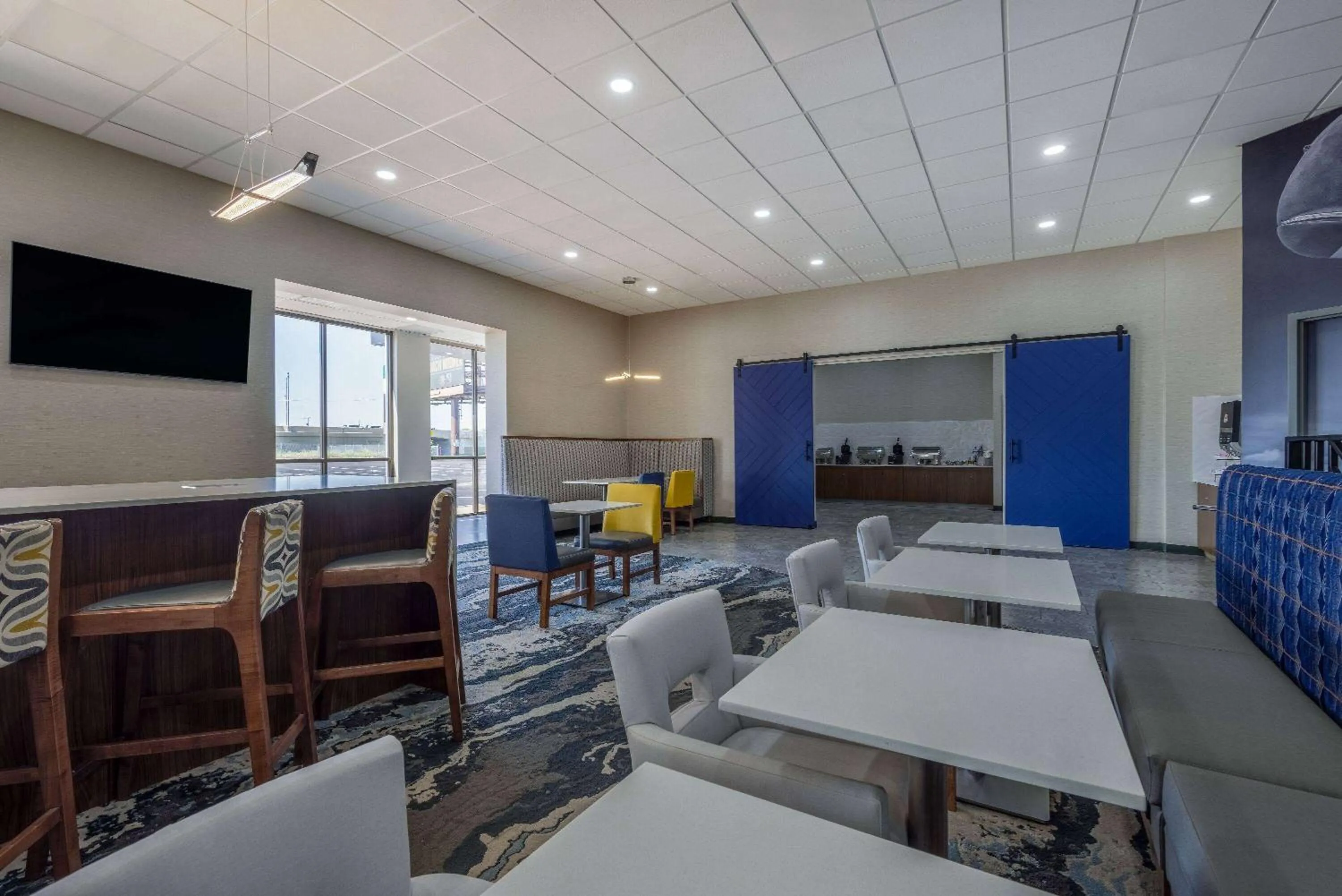 Lobby or reception in Hawthorn Extended Stay by Wyndham Wichita Airport
