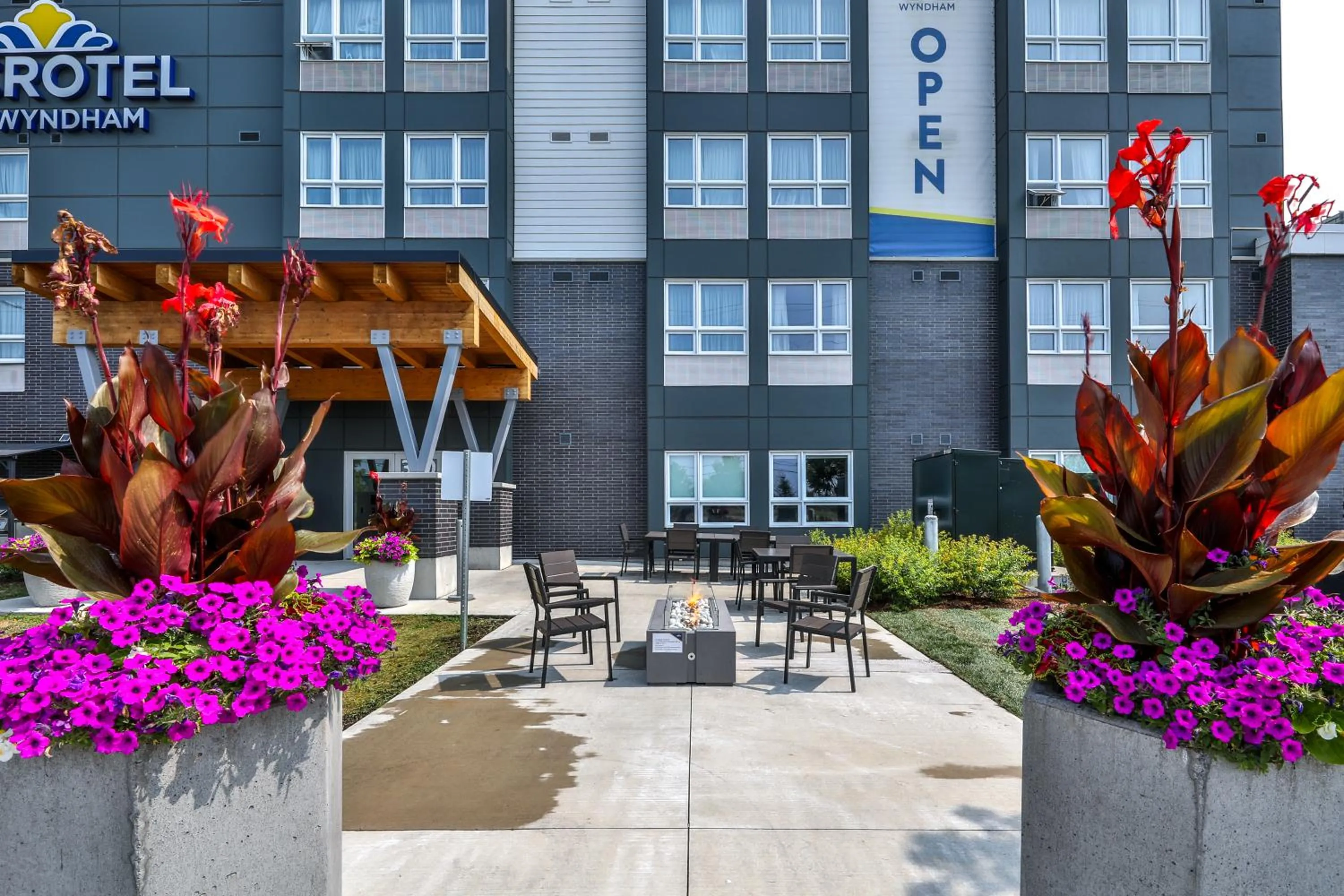 Patio in Microtel Inn & Suites by Wyndham Kanata Ottawa West