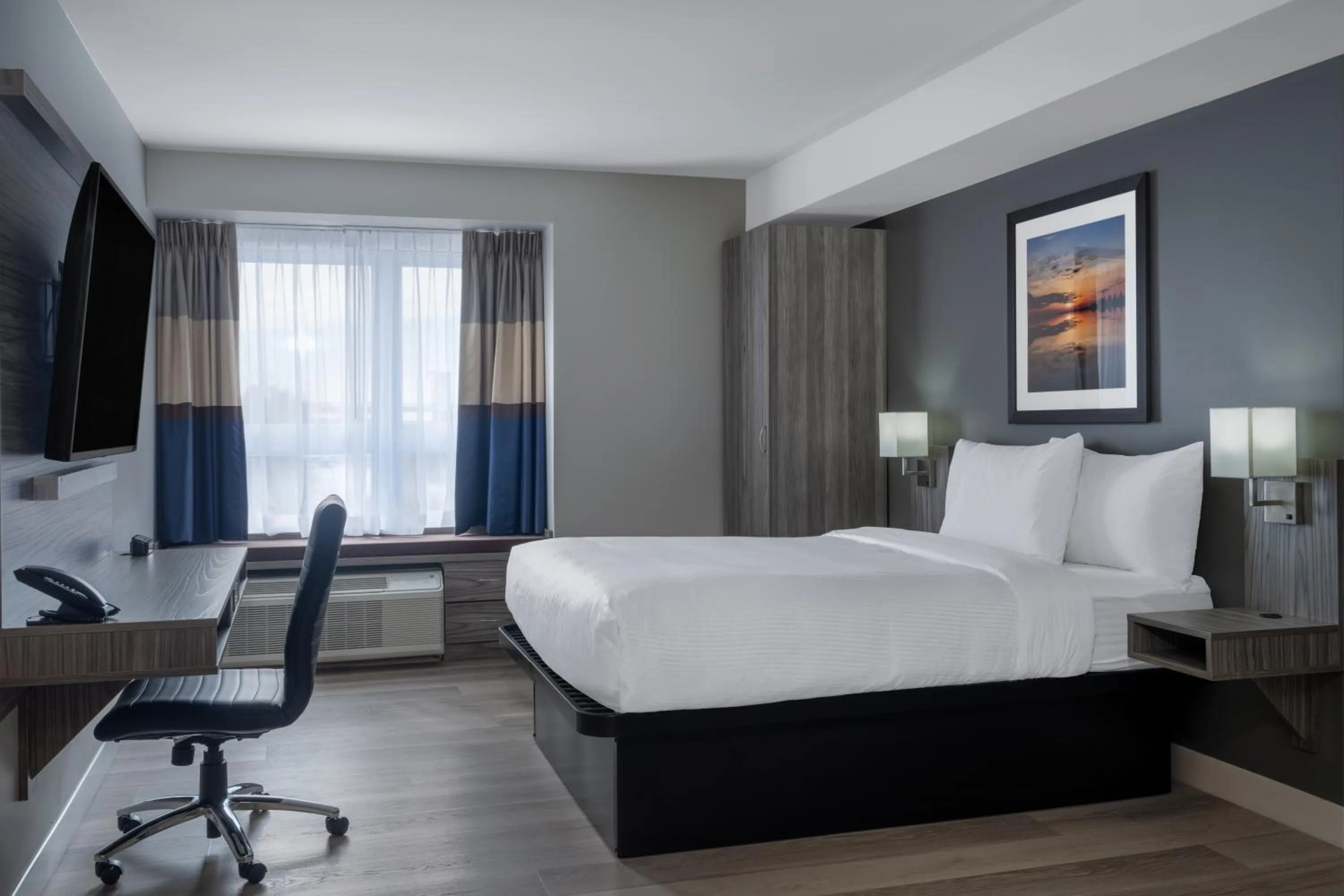 Bed in Microtel Inn & Suites by Wyndham Kanata Ottawa West