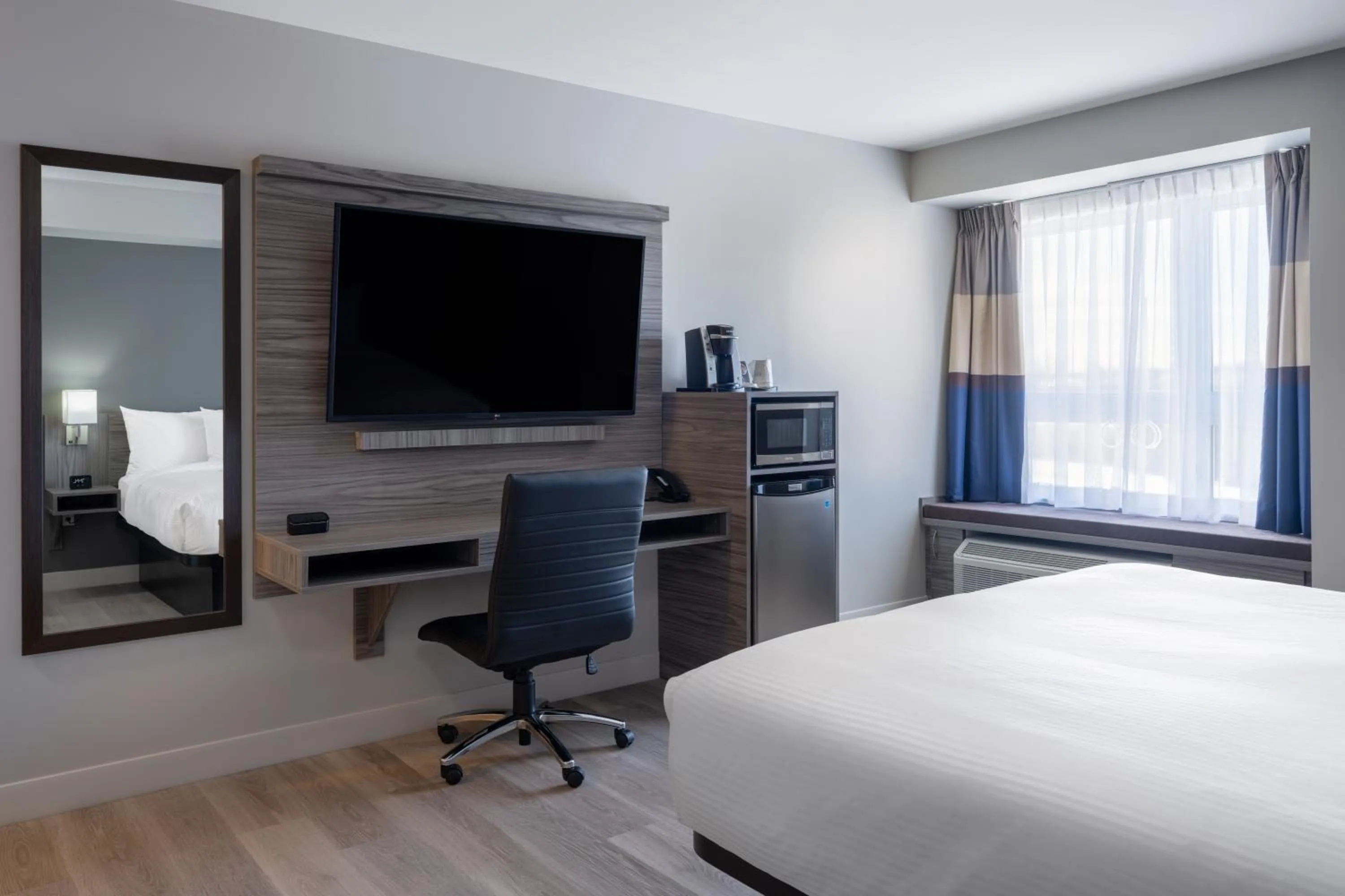 Guests, Bed in Microtel Inn & Suites by Wyndham Kanata Ottawa West