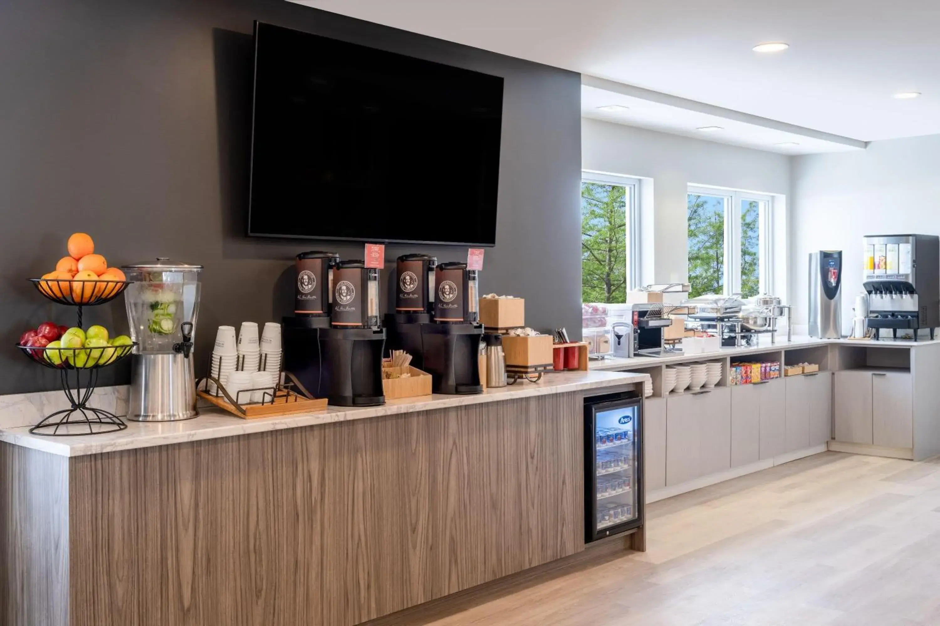 Breakfast in Microtel Inn & Suites by Wyndham Kanata Ottawa West Breakfast in Microtel Inn & Suites by Wyndham Kanata Ottawa West