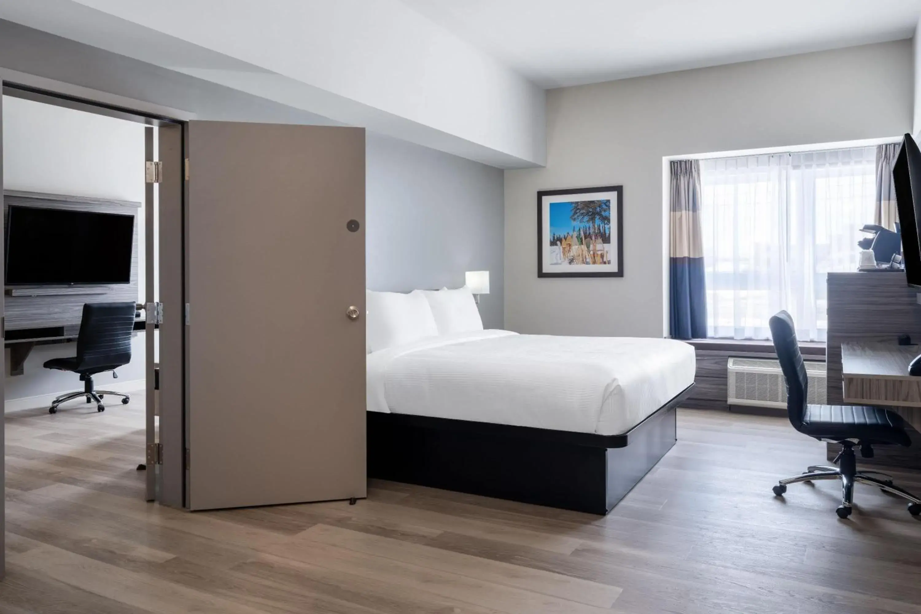 Photo of the whole room, Bed in Microtel Inn & Suites by Wyndham Kanata Ottawa West Photo of the whole room, Bed in Microtel Inn & Suites by Wyndham Kanata Ottawa West