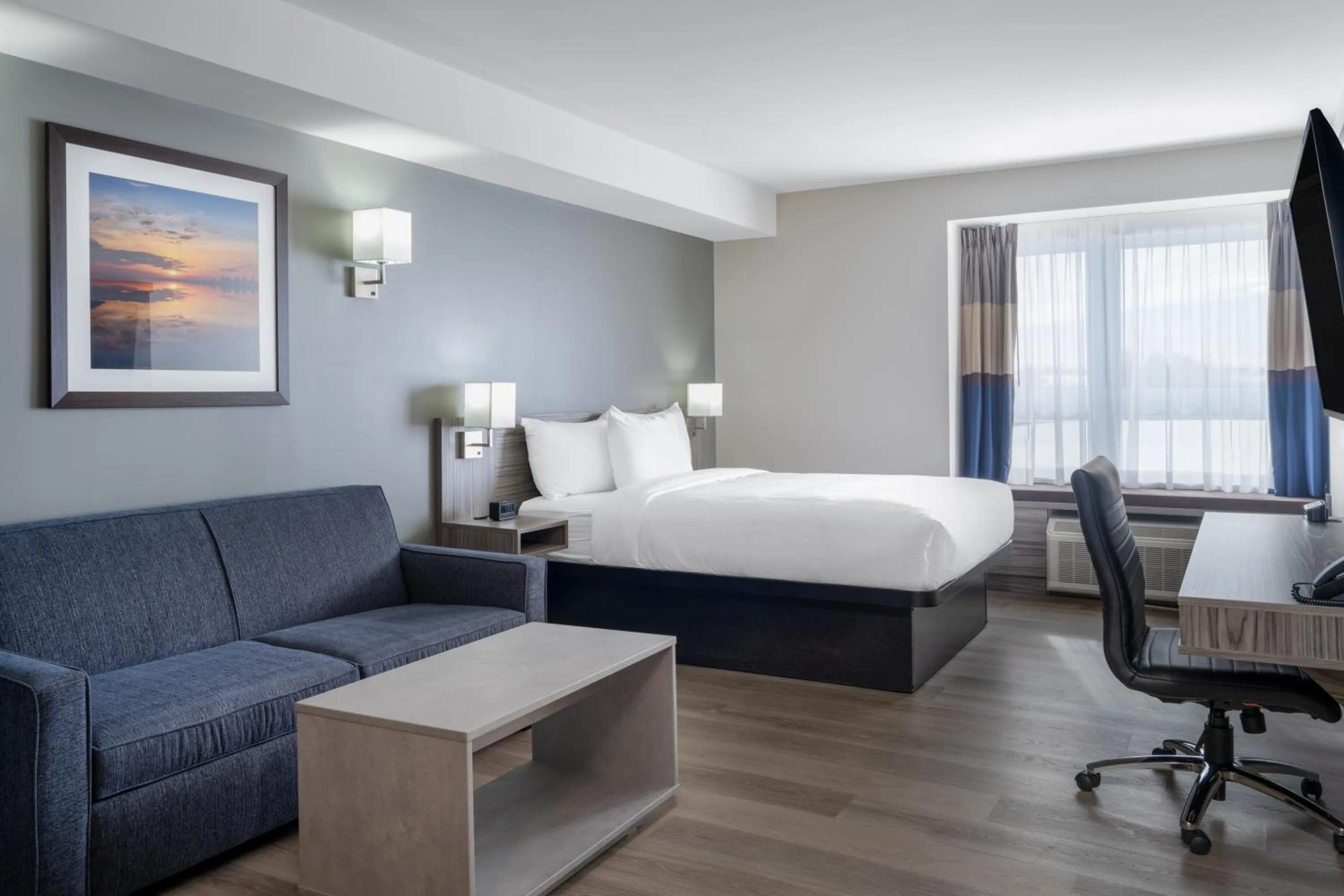 Seating area, Bed in Microtel Inn & Suites by Wyndham Kanata Ottawa West