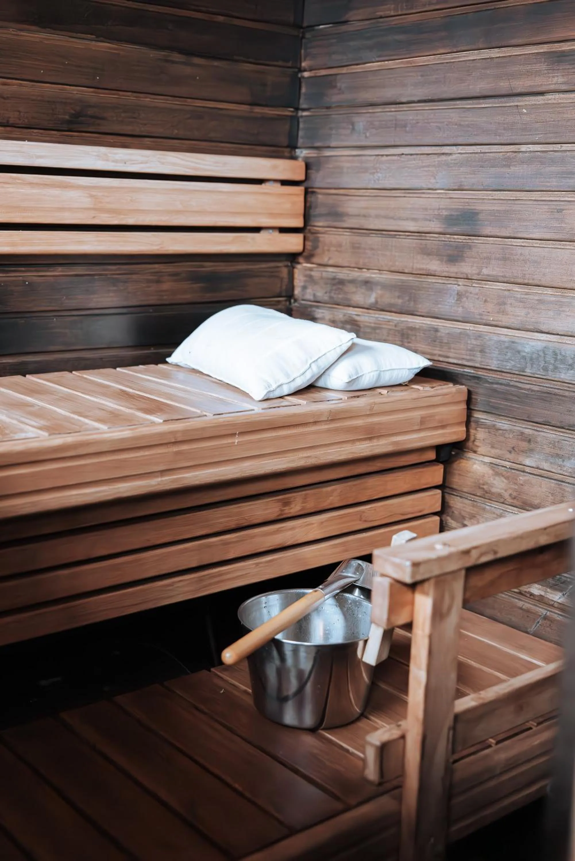 Bed in Aurora Collection