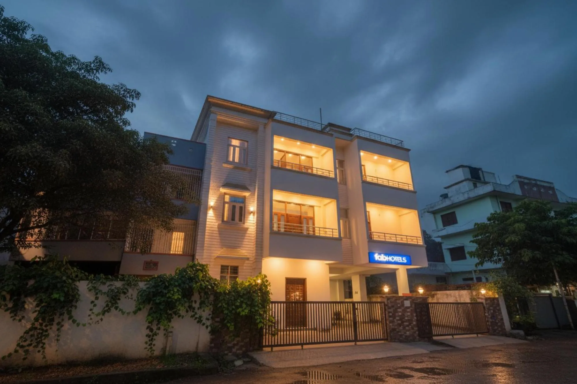Facade/entrance in FabHotel Buddha Residency