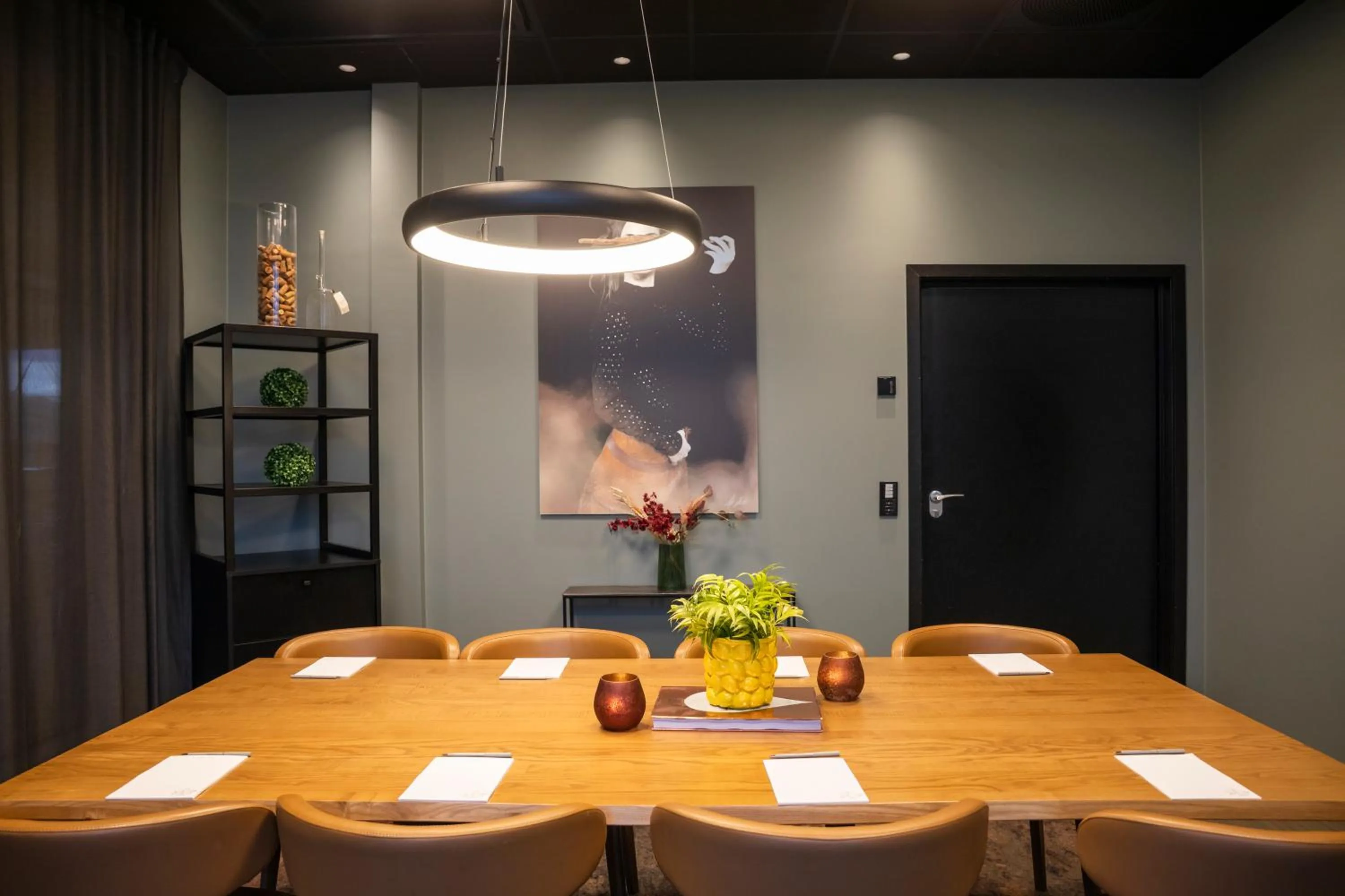 Meeting/conference room in Home Hotel 1624