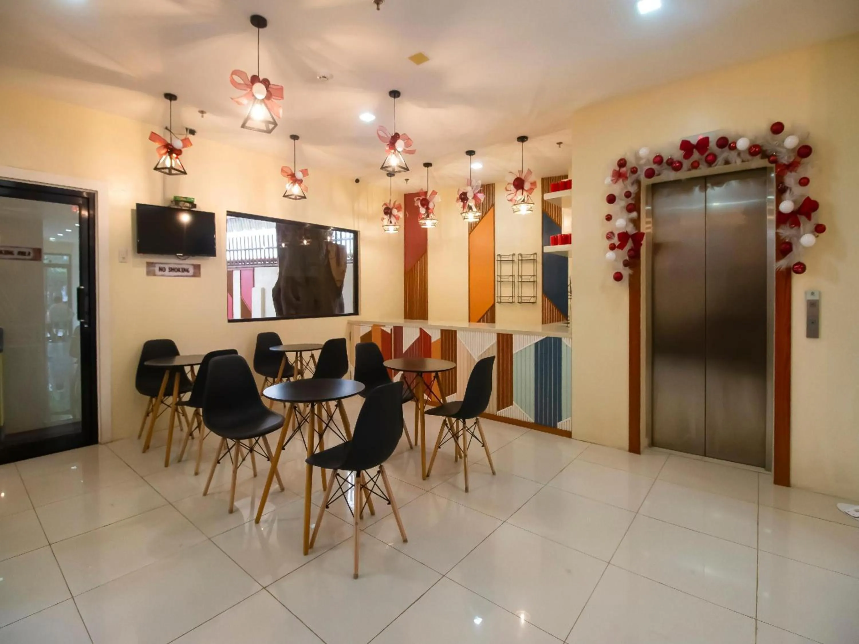 Lobby or reception in Super OYO 832 The Teepee Place Hostel & Residence Inn