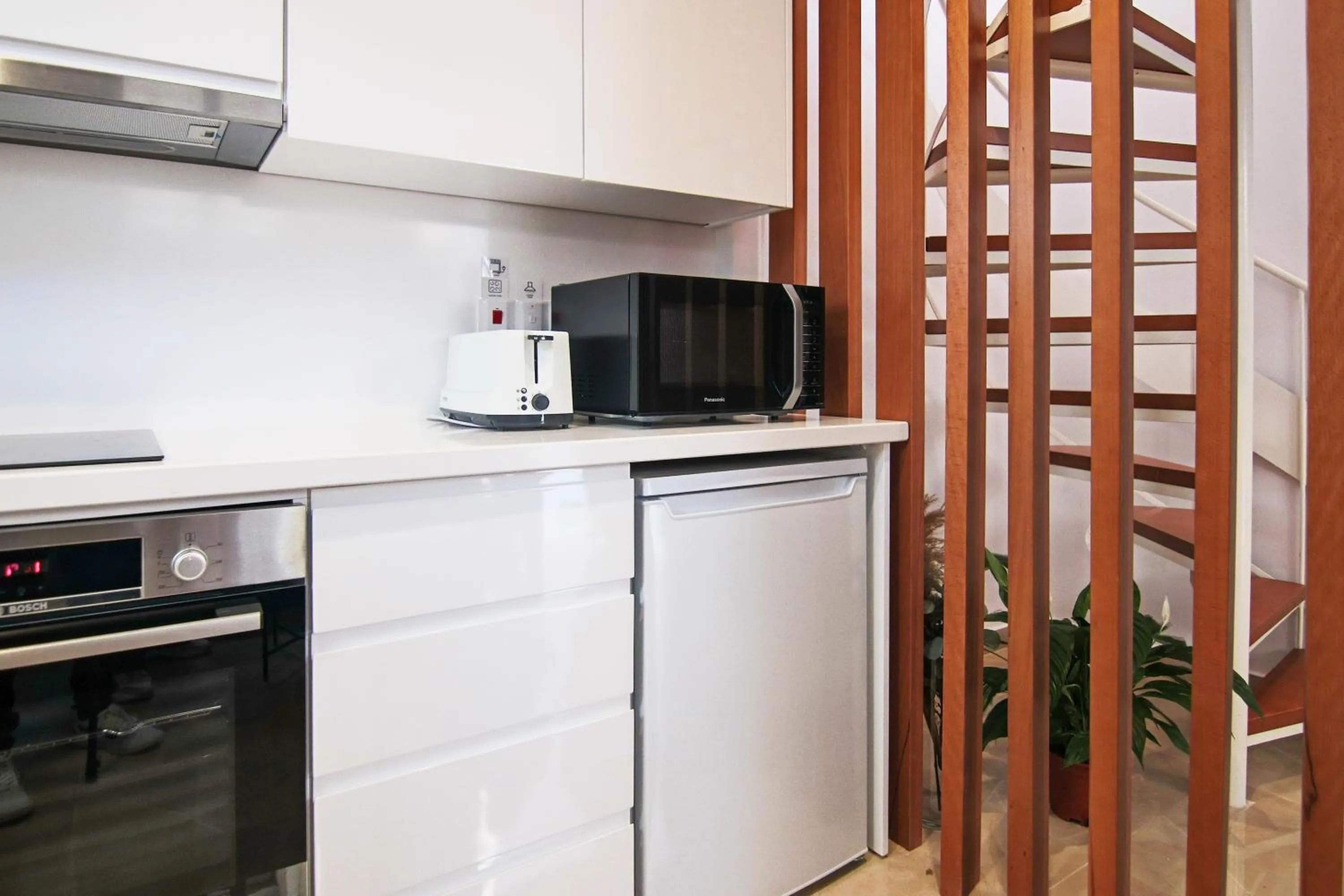 kitchen in Phaedrus Living: Luxury Maisonette Lighthouse 60