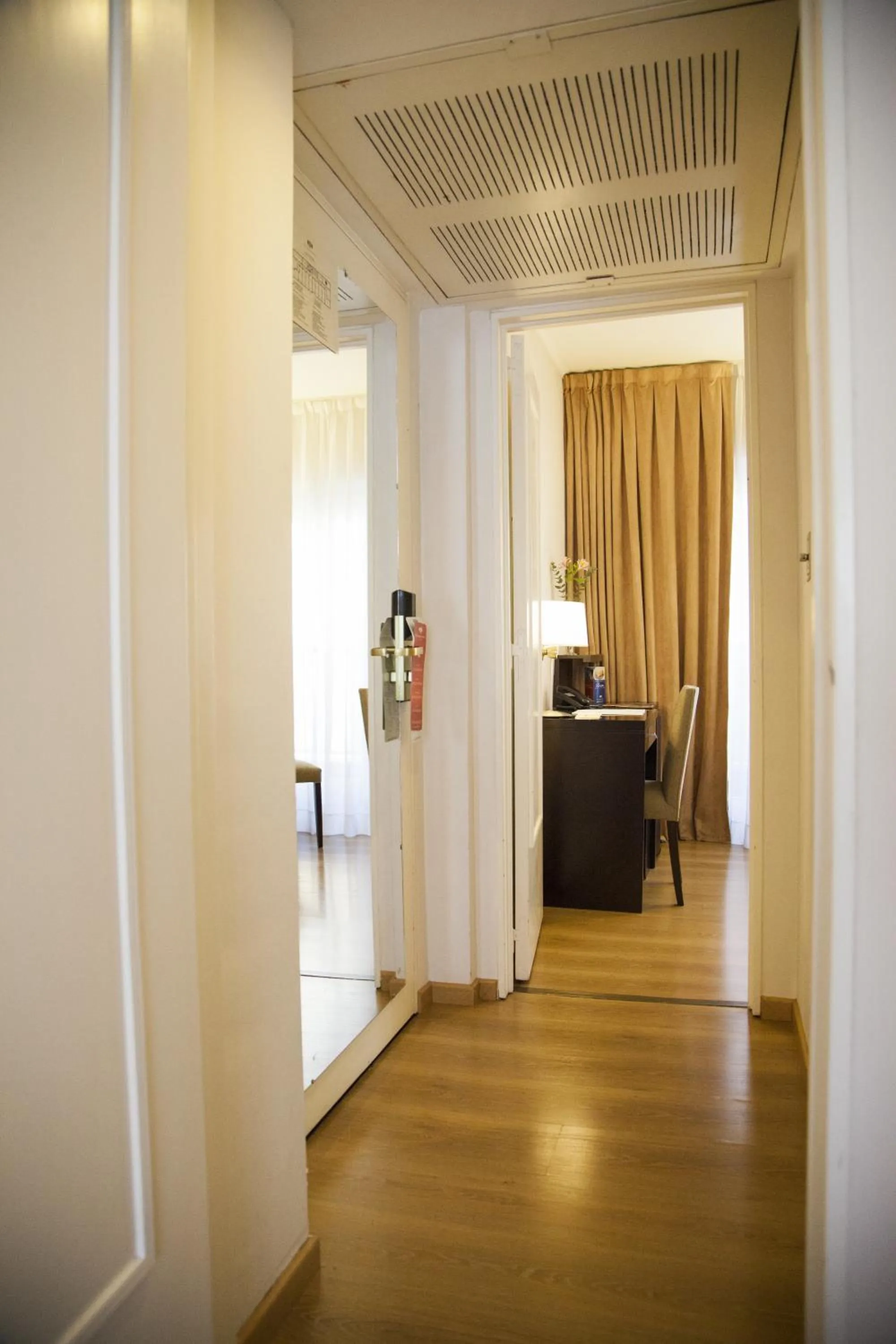 Bedroom in El Conquistador Hotel