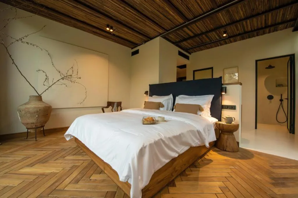 Toilet, Bed in To Be Social House