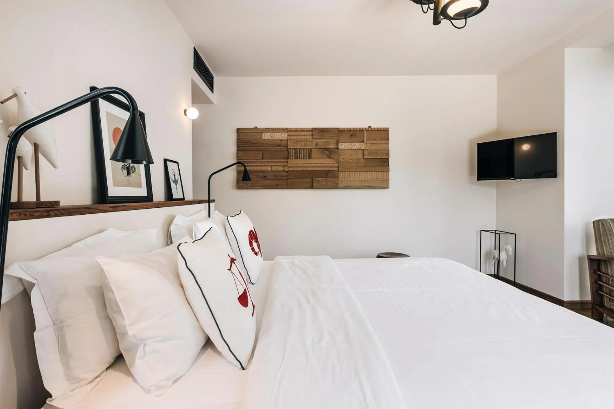 Bedroom, Bed in To Be Social House