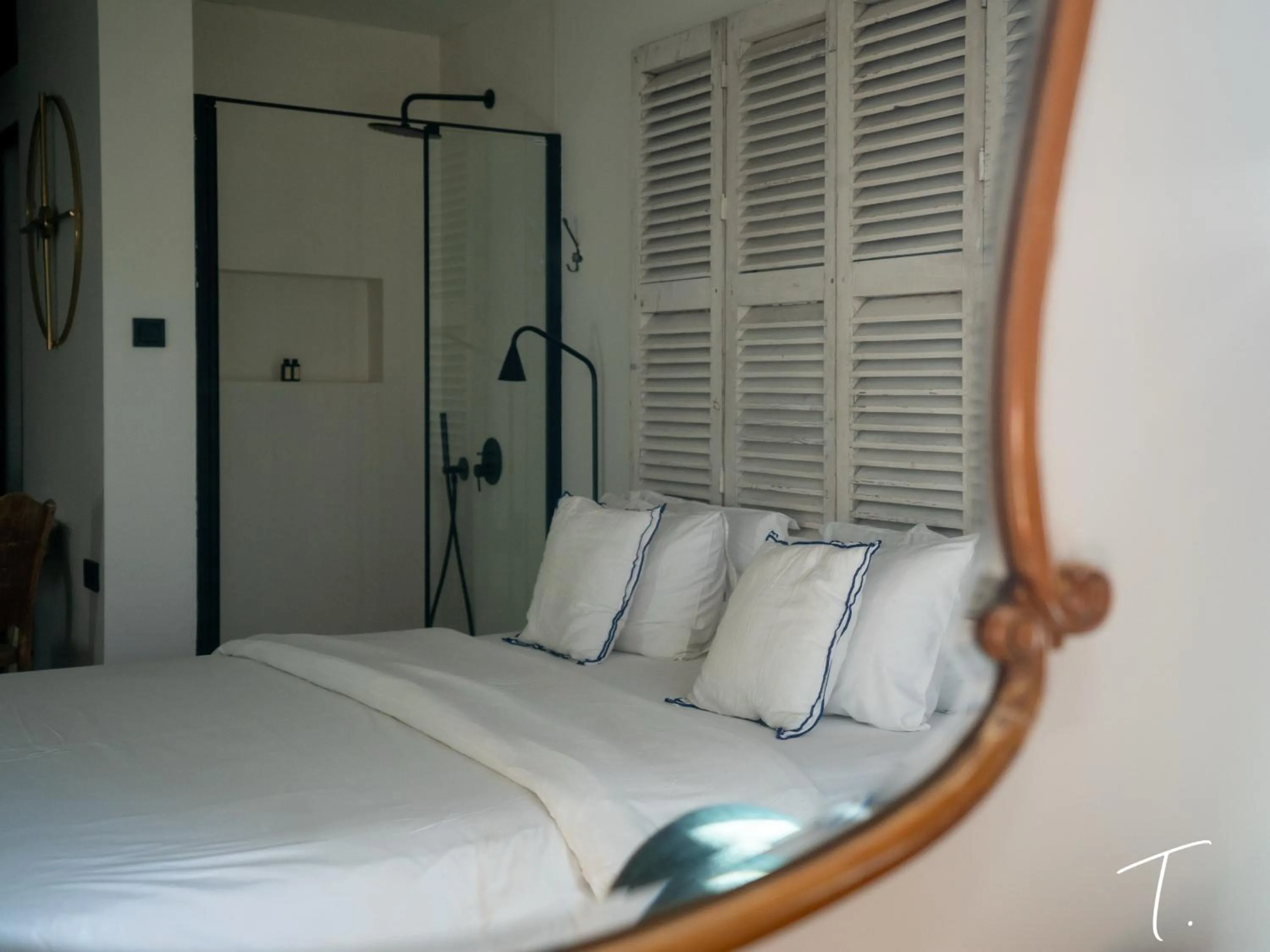 Shower, Bed in To Be Social House