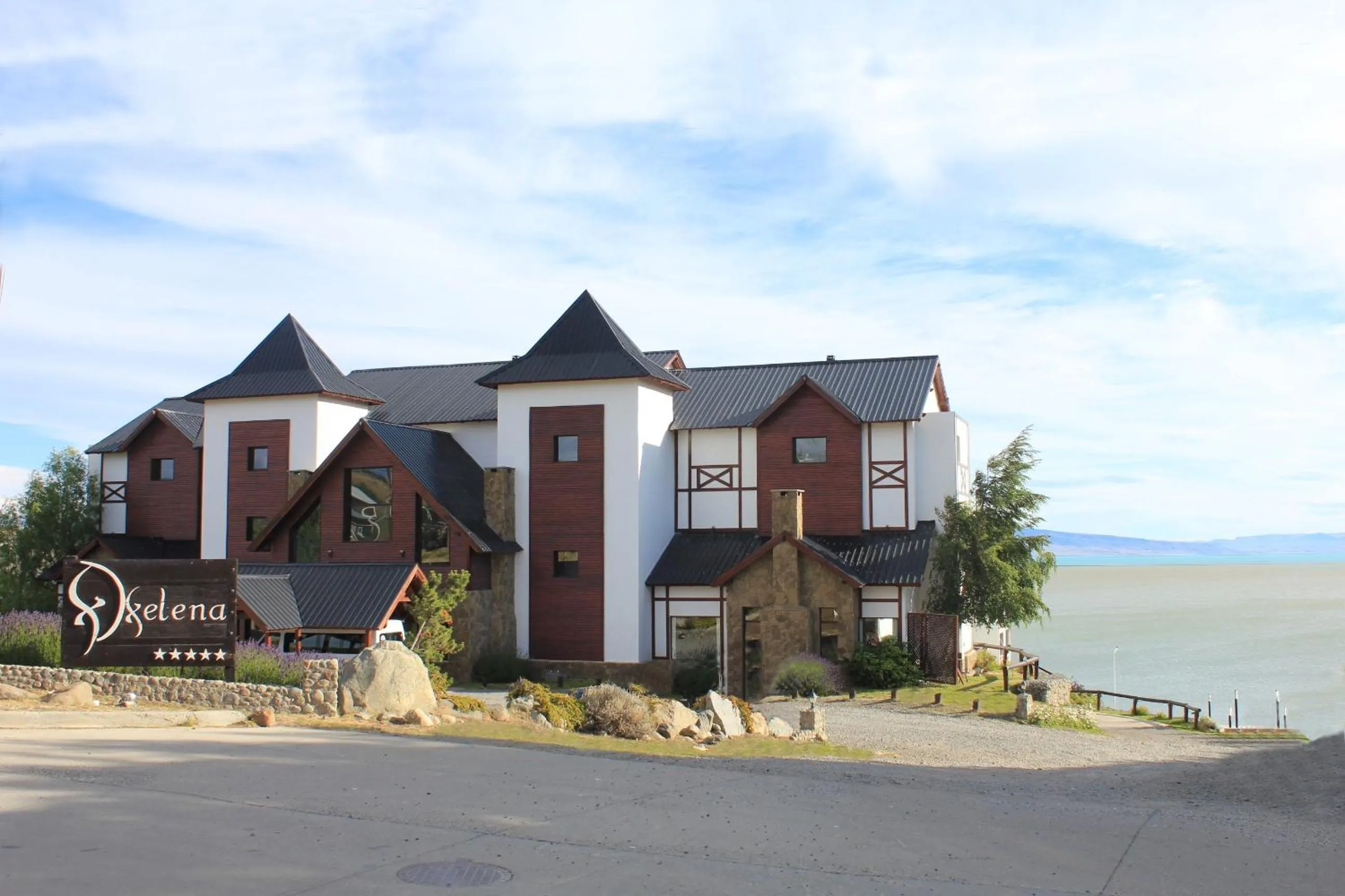 Facade/entrance in Xelena Hotel & Suites