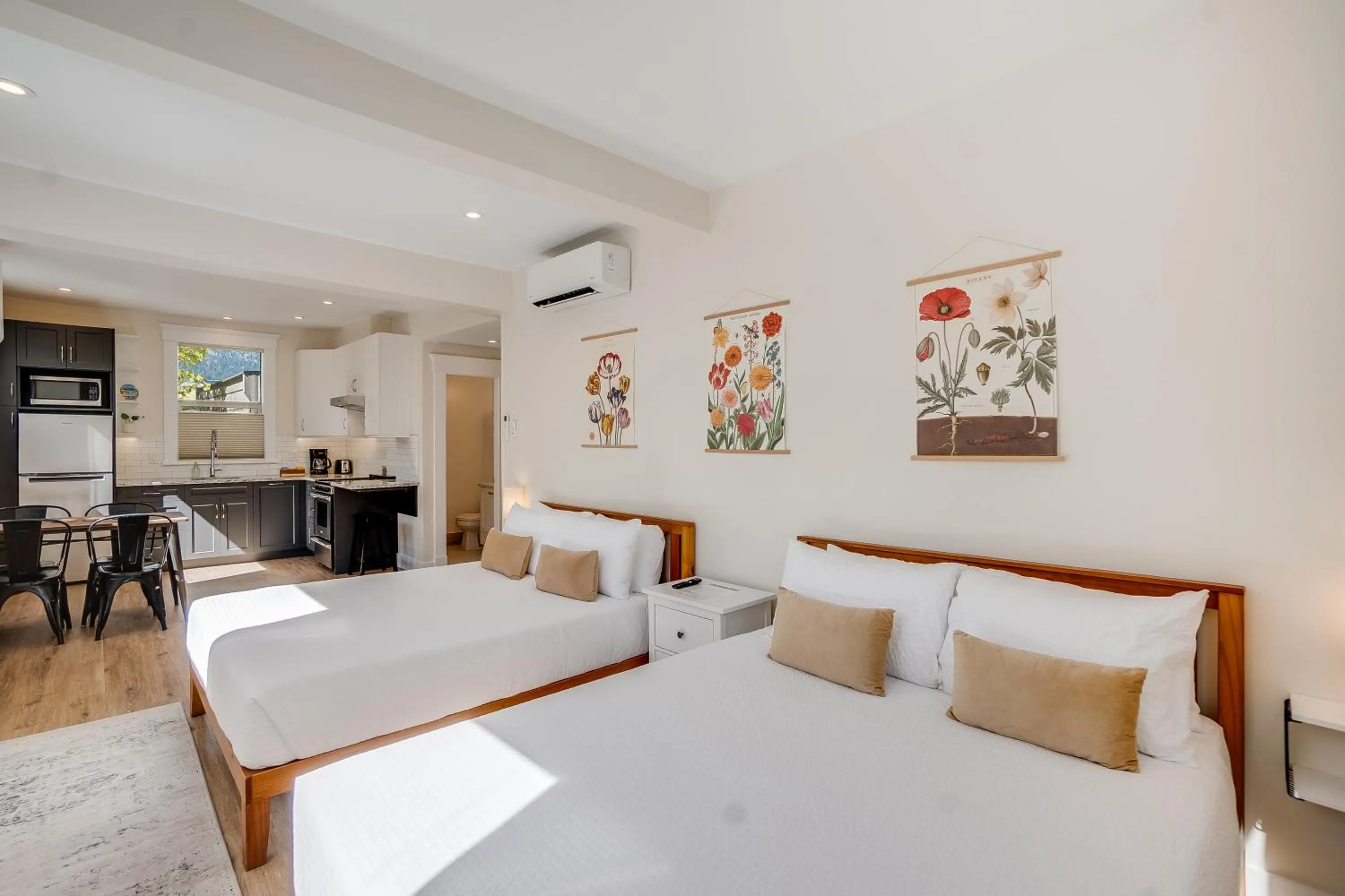 Photo of the whole room in Stirling All Suites Hotel