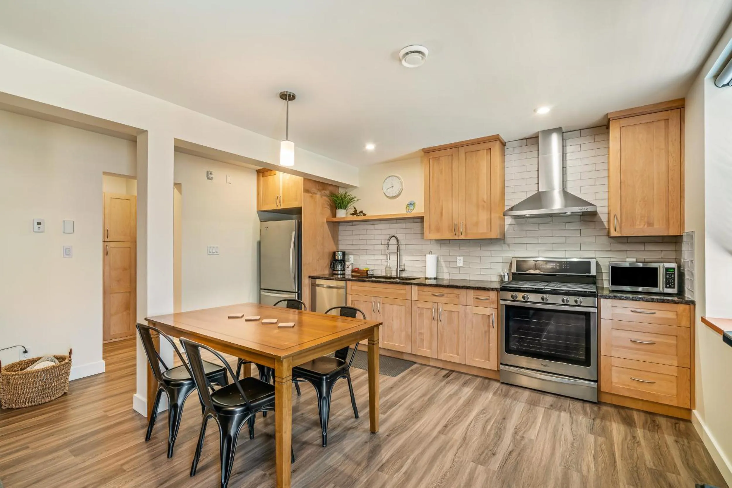 Kitchen or kitchenette in Stirling All Suites Hotel