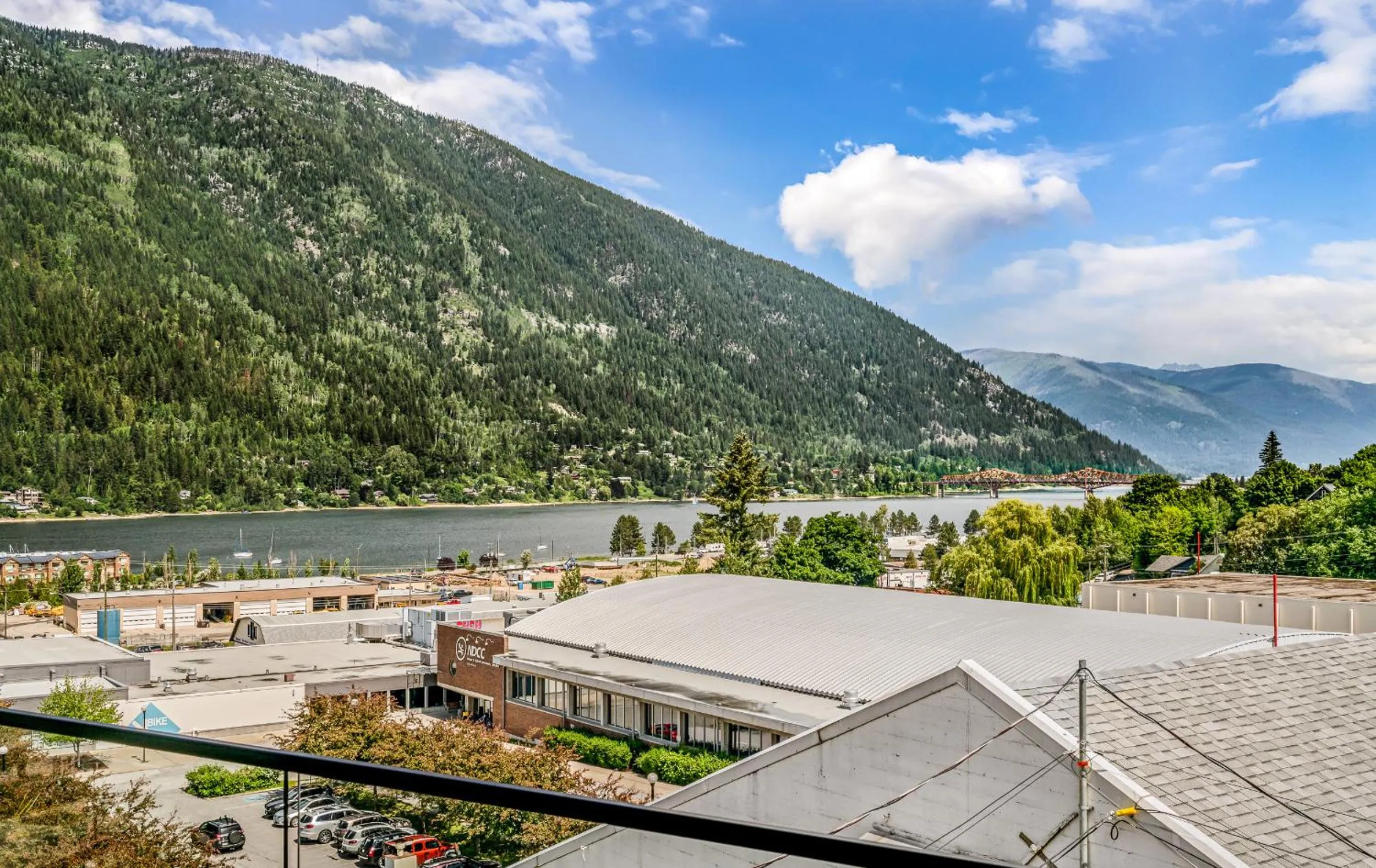 Lake view in Stirling All Suites Hotel