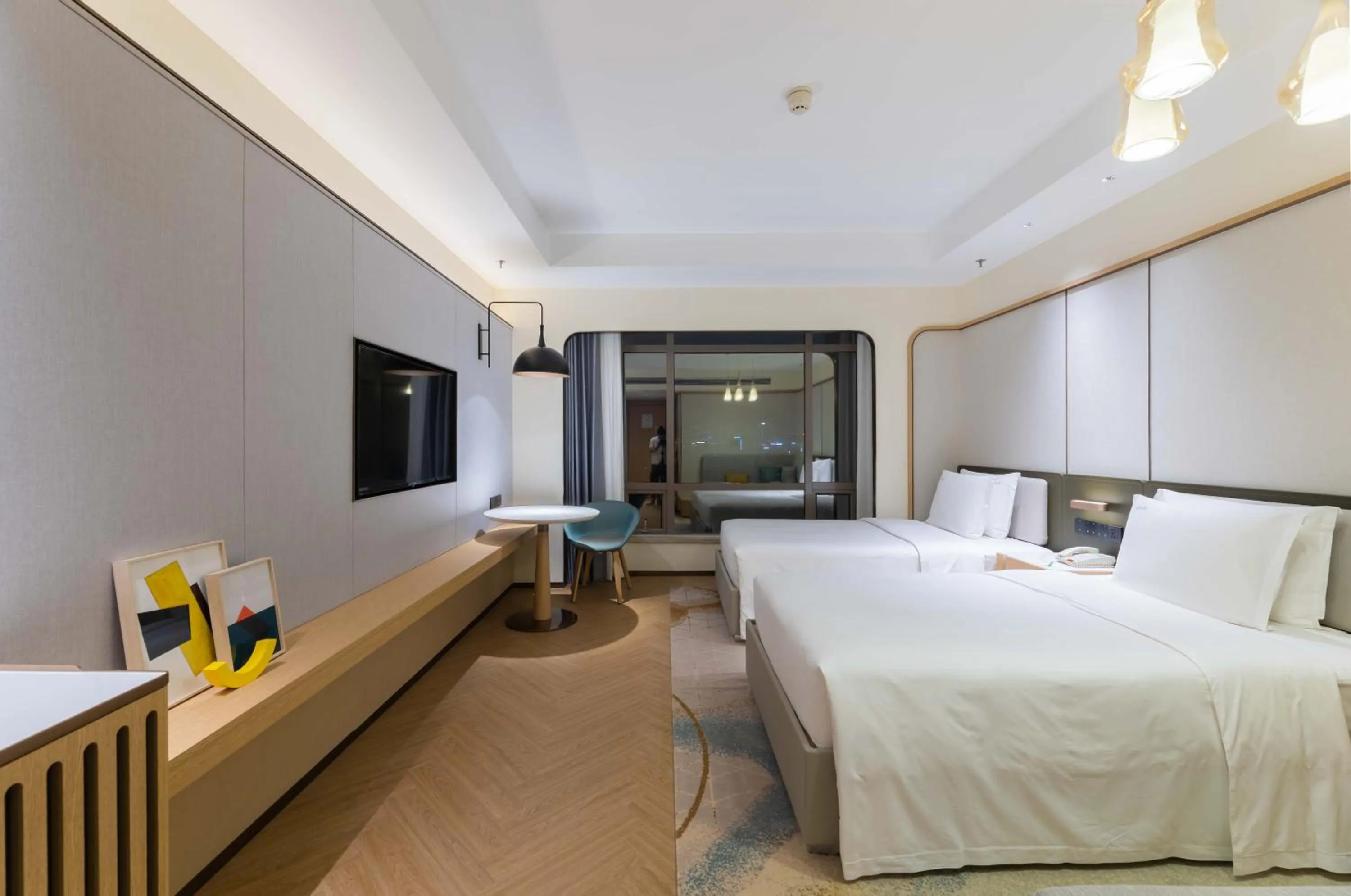 Photo of the whole room, Bed in Holiday Inn Chongqing Guanyinqiao, an IHG Hotel