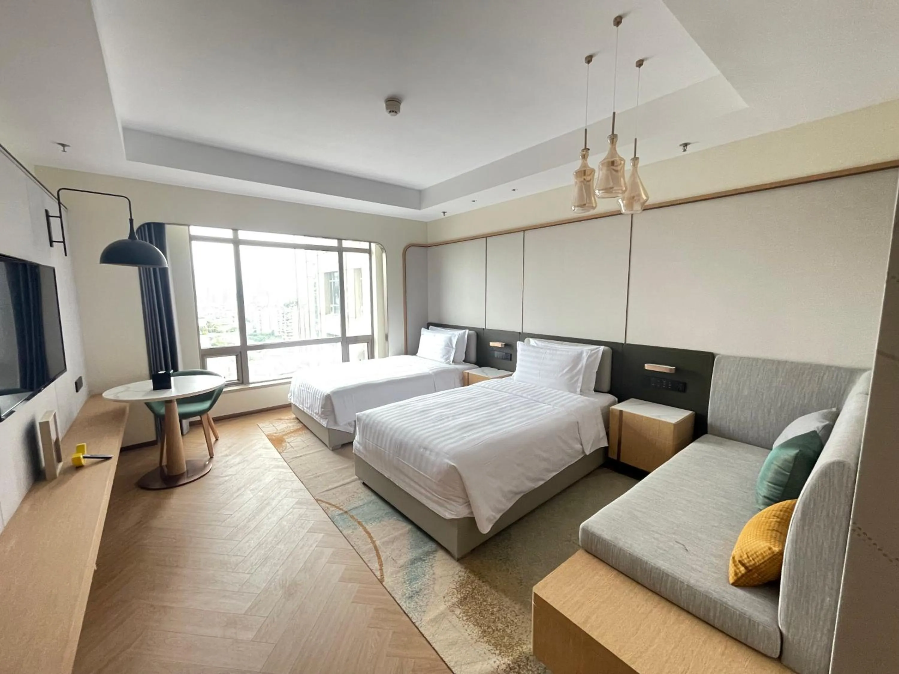 Photo of the whole room, Bed in Holiday Inn Chongqing Guanyinqiao, an IHG Hotel