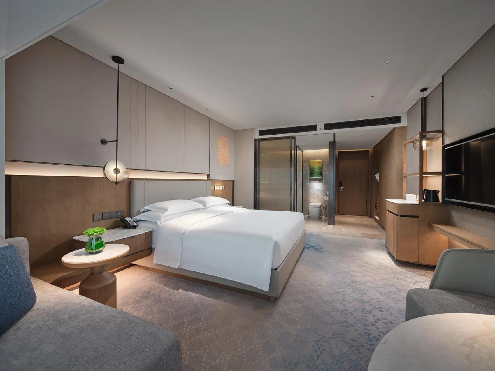 Photo of the whole room, Bed in Crowne Plaza Hohhot City Center