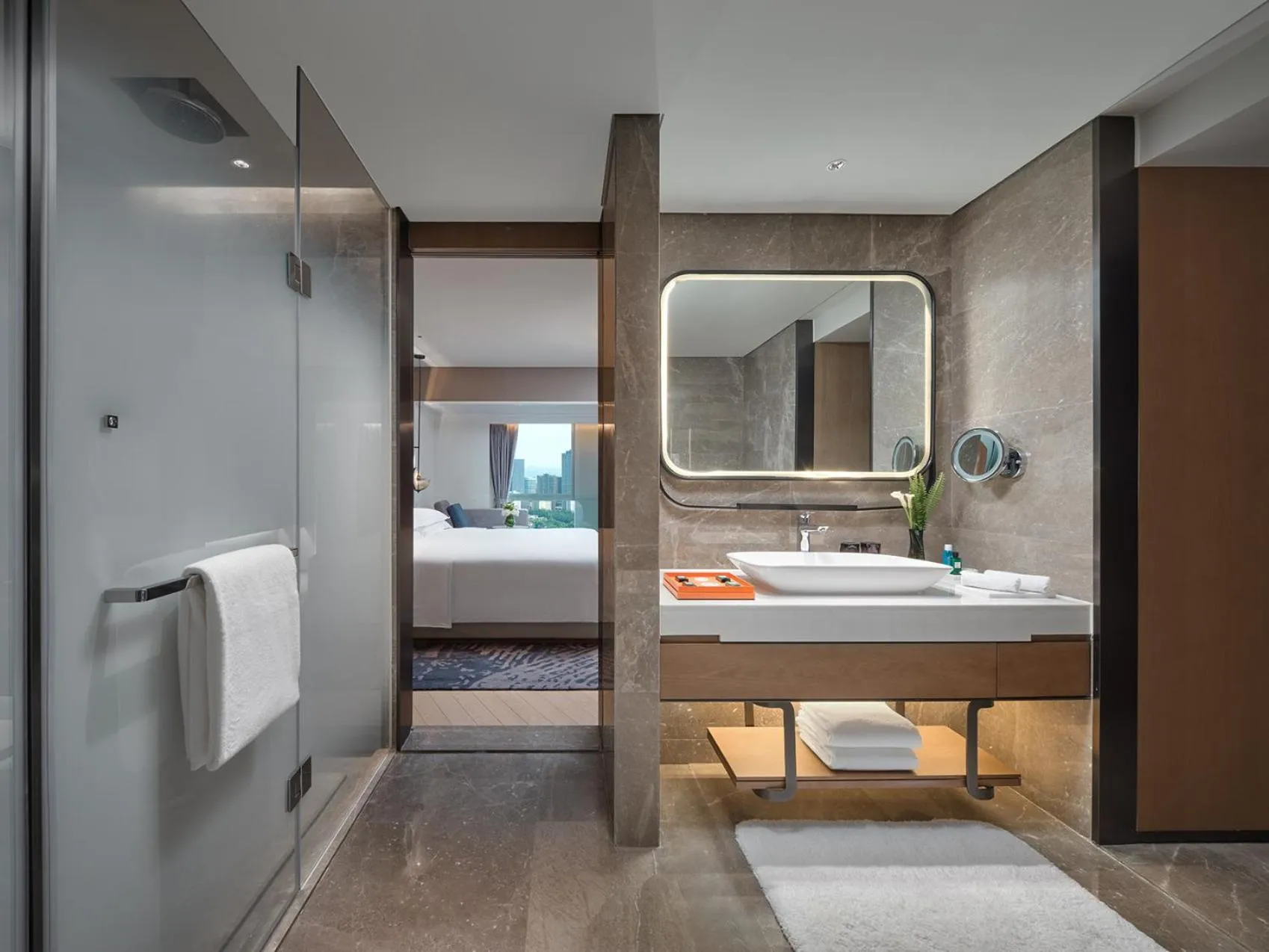 Bathroom, Bed in Crowne Plaza Hohhot City Center