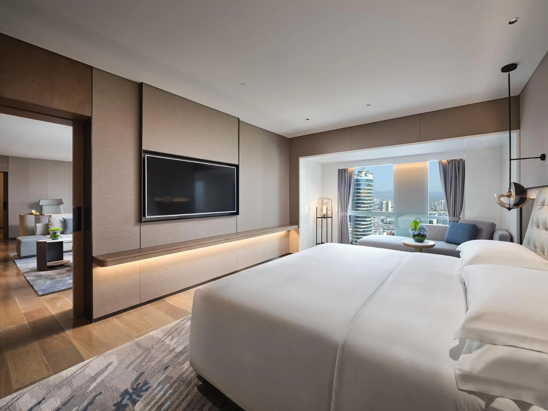 Photo of the whole room, Bed in Crowne Plaza Hohhot City Center