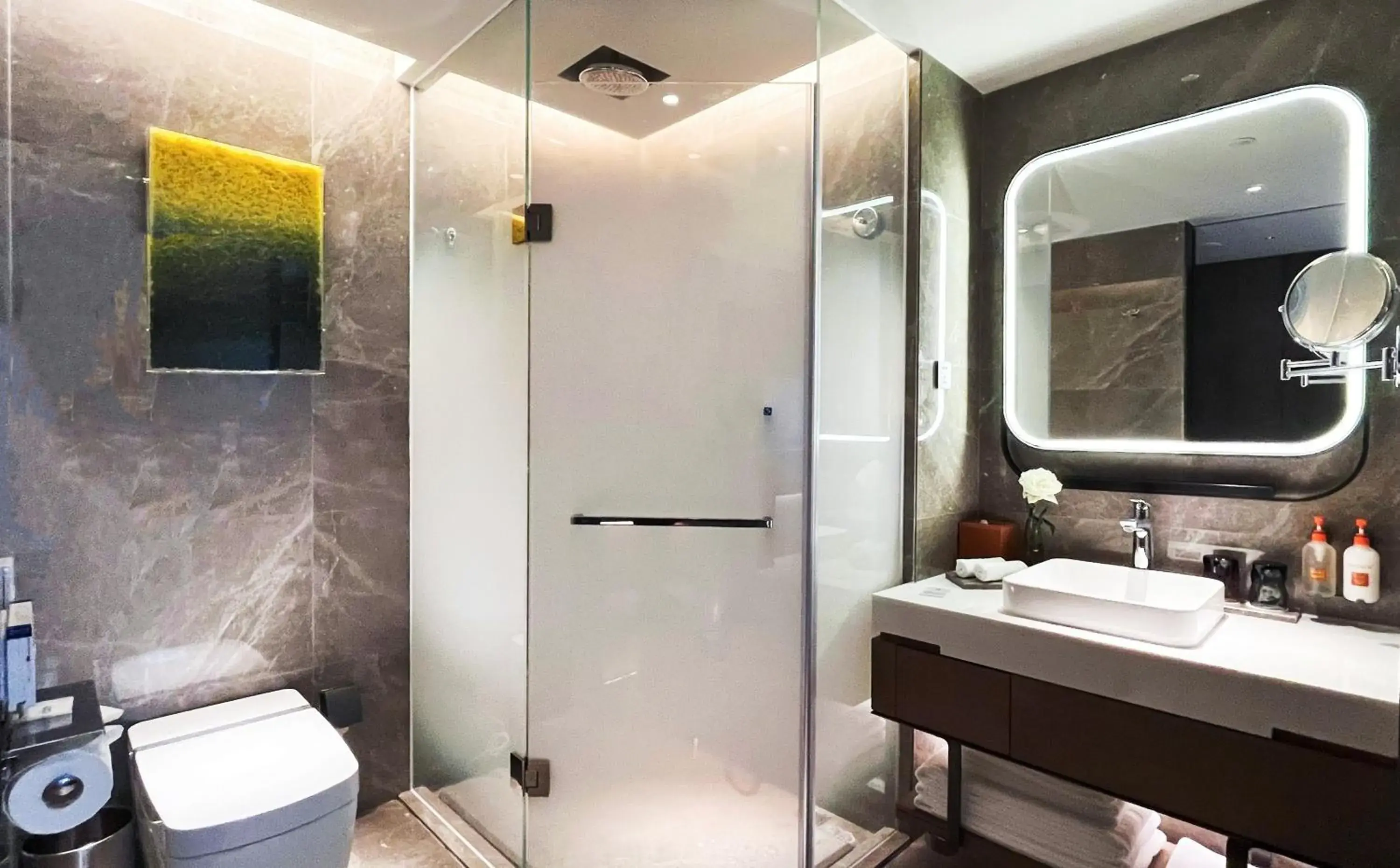 Standard King Room - Lounge Access in Crowne Plaza Hohhot City Center Standard King Room - Lounge Access in Crowne Plaza Hohhot City Center